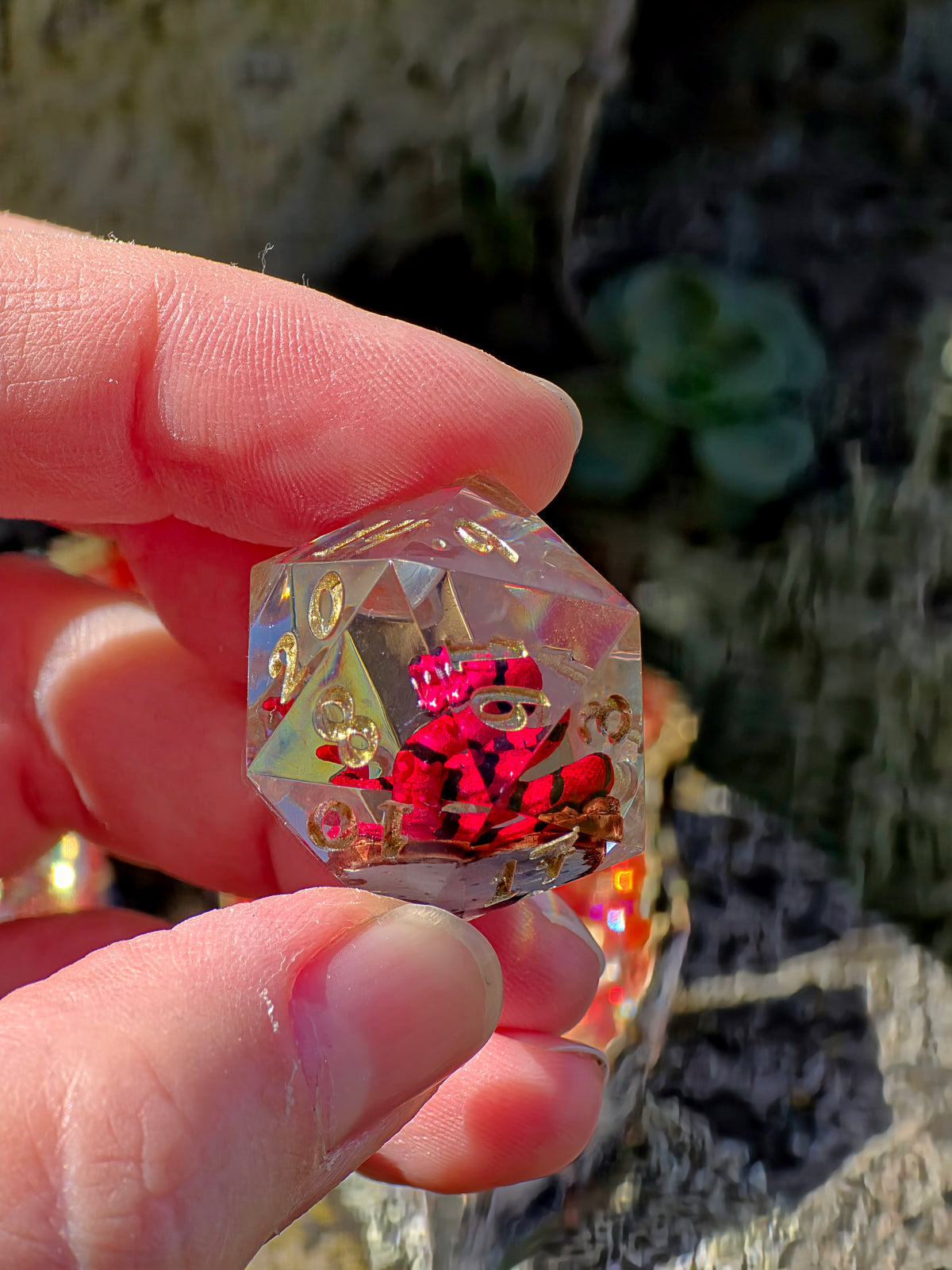 Crimson Serpent – Heart of the Volcano Lava Serpent Würfelset – Rote Schlange im D20 | 7-teiliges DnD Resin Dice Set mit Lava Geoden, Gold & Schwarz | Handmade Fantasy Würfel