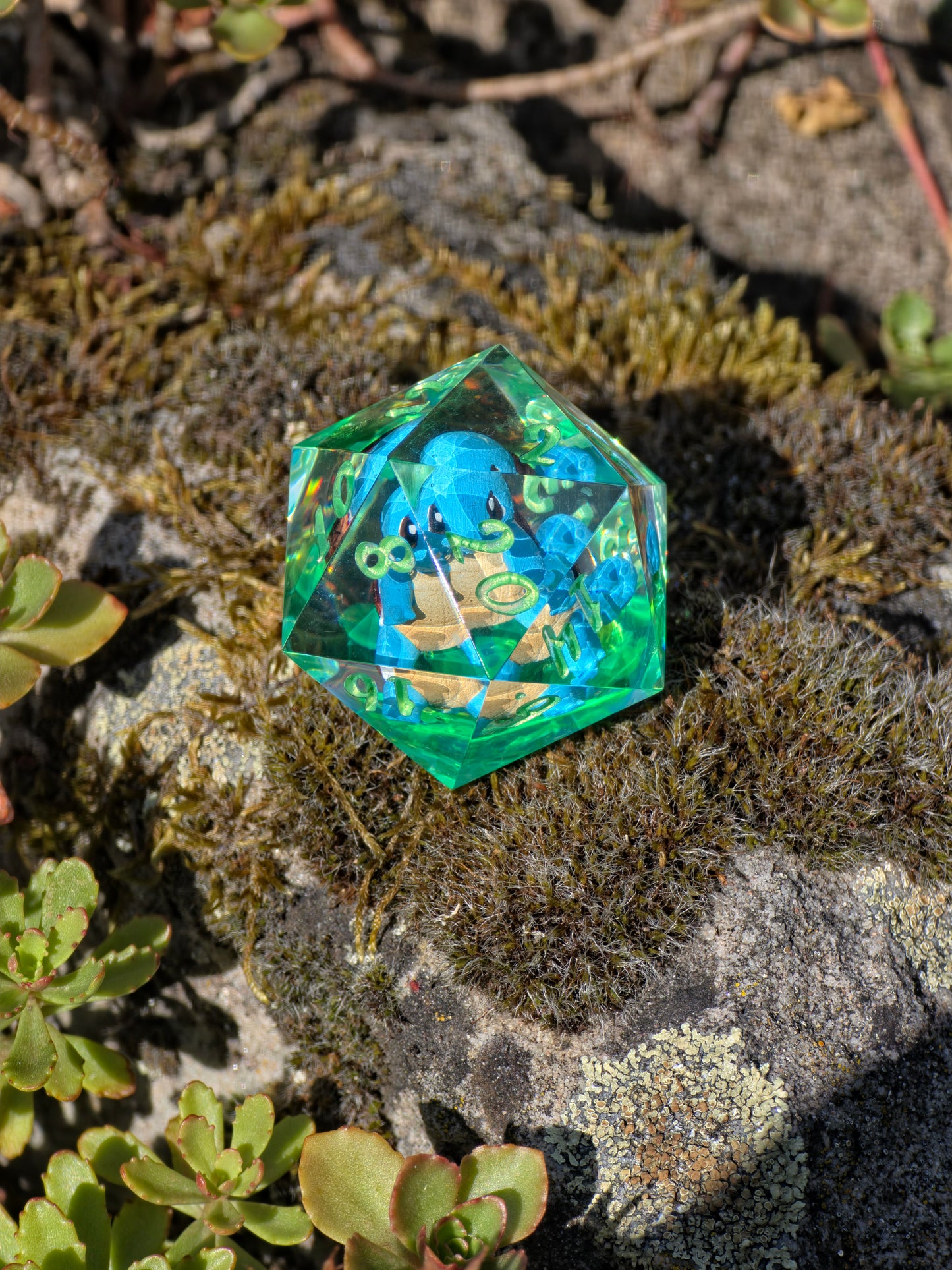 Shiggy – Toxic Lagoon D20 35 mm – Pokémon-inspirierter Resin Würfel in Neon Acid Green | Handgefertigter Chonk DnD Würfel