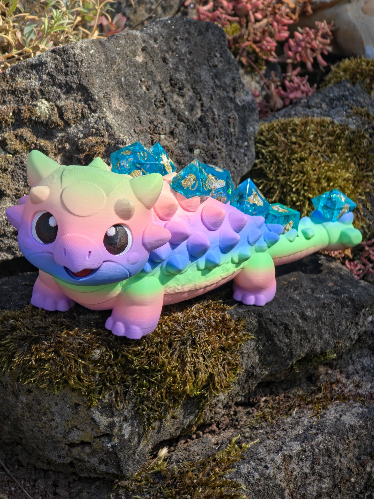 Buba Cotton Candy Dreams Dice Holder – Süßer Ankylosaurus Würfelhalter für 7 Dice | 3D-gedruckter DnD Dice Organizer mit Gem D4 Slot