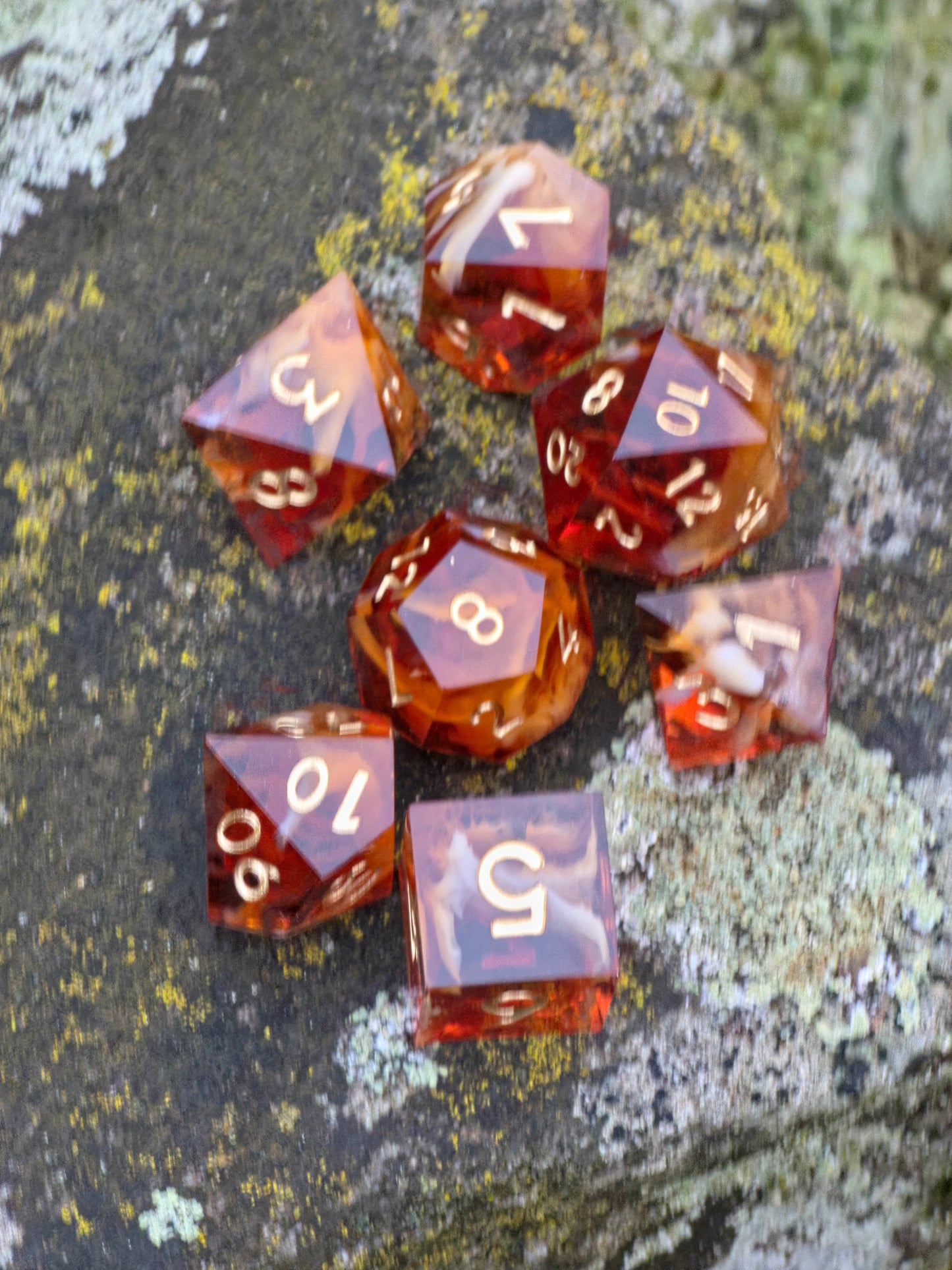 Polyedrisches Würfelset „Toffee Swirl Nebula“ – Handgemachte Resinwürfel karamell-toffee mit Cream Cloud Effekt | DnD Dice Set TTRPG
