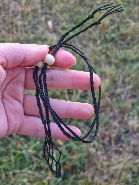 Shadow Weaver – Dice Pendant Würfelhalter für 28 mm D20 – Schwarze Dice Necklace | Verstellbarer Dice Holder für Resin Würfel Shiggy
