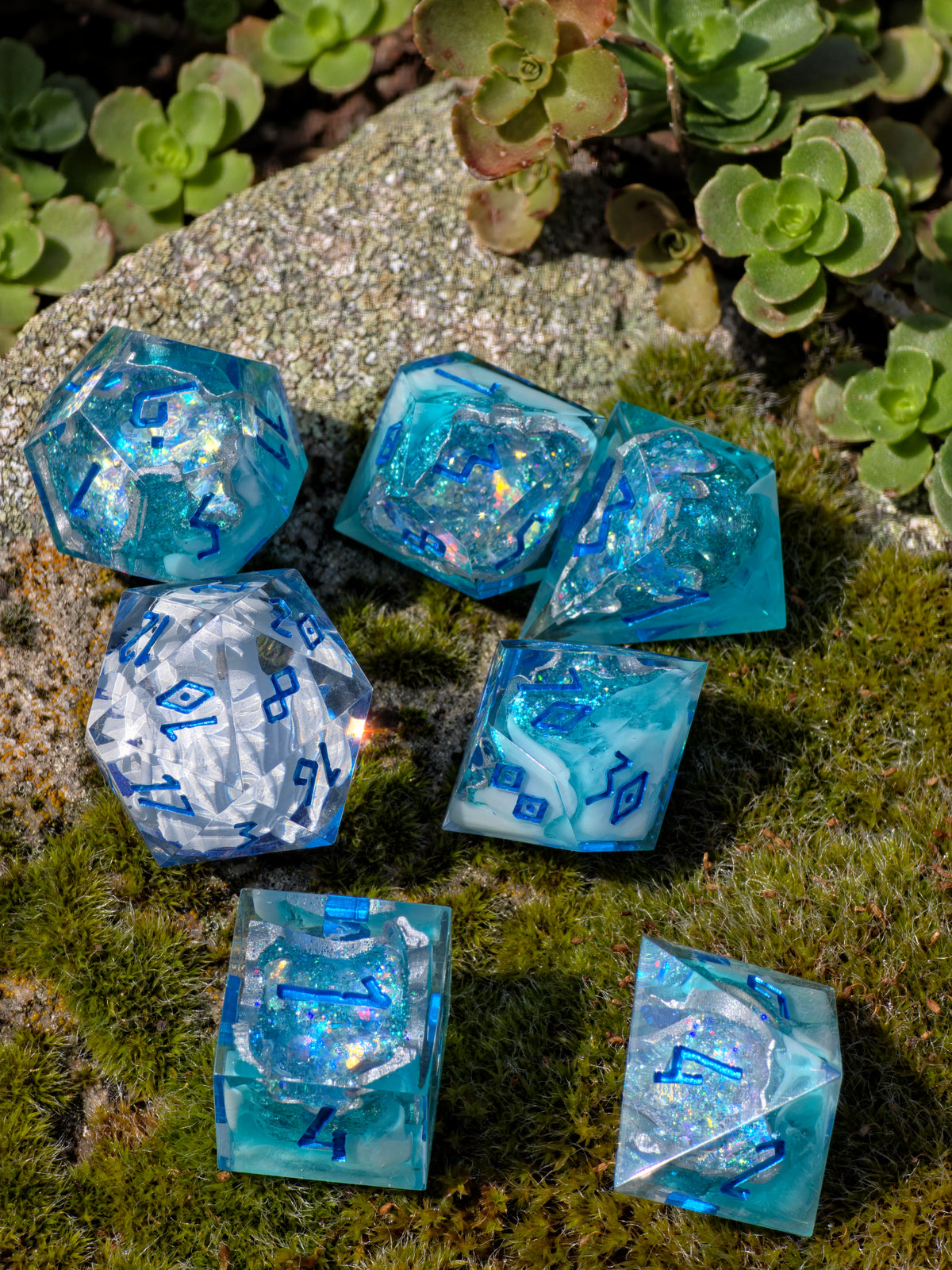 Crystal Sky - Light Fury Inspired Handmade Würfelset – 7-teiliges Resin Dice Set | Tagesschatten D20 & Türkise Geode Würfel
