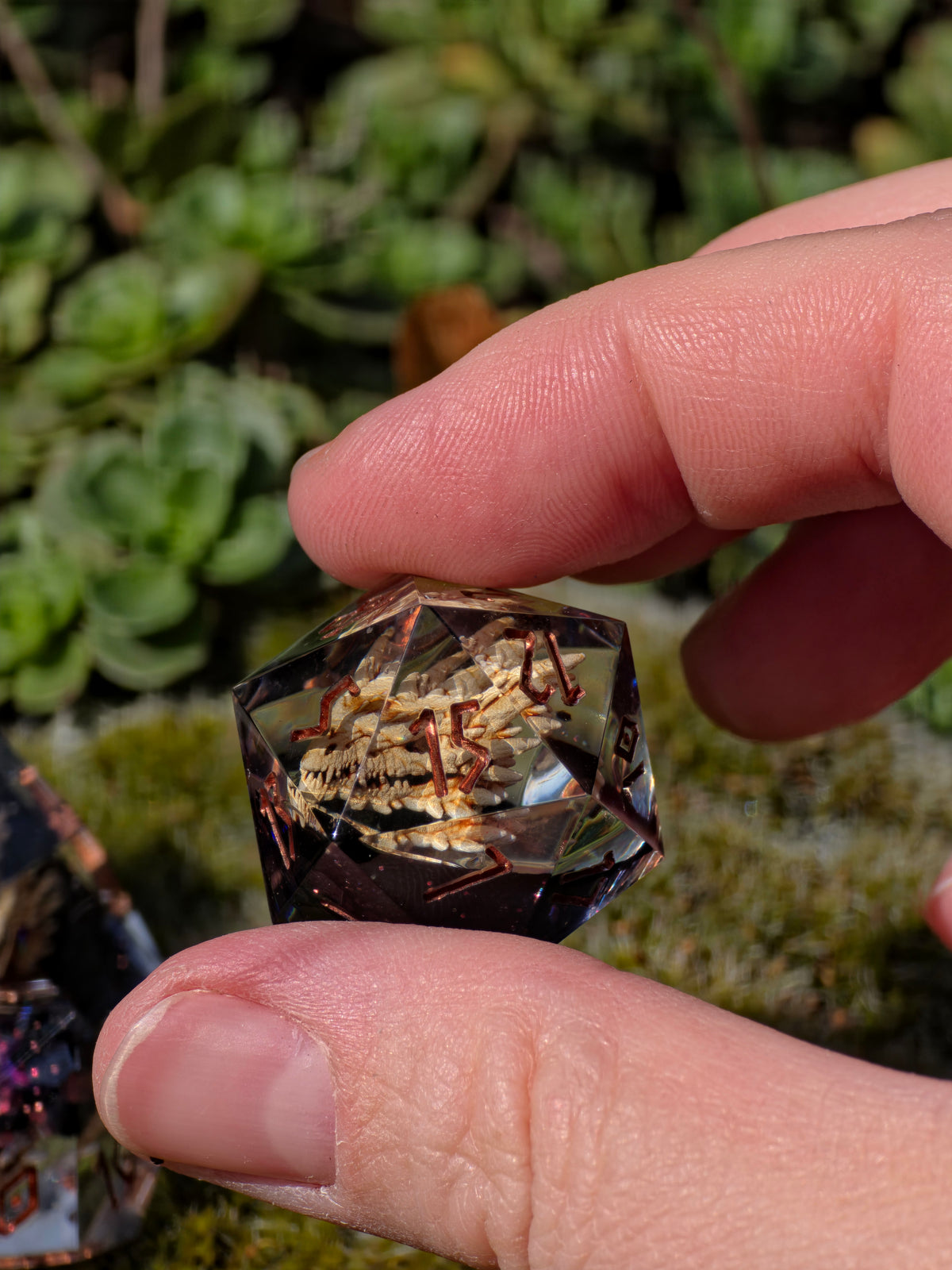 Dragon's Legacy – Ancient Skulls Drachen Schädel Würfelset – 7-teiliges DnD Resin Dice Set | Dragon Skull Dice mit Kupfer Zahlen | Handmade Fantasy Würfel