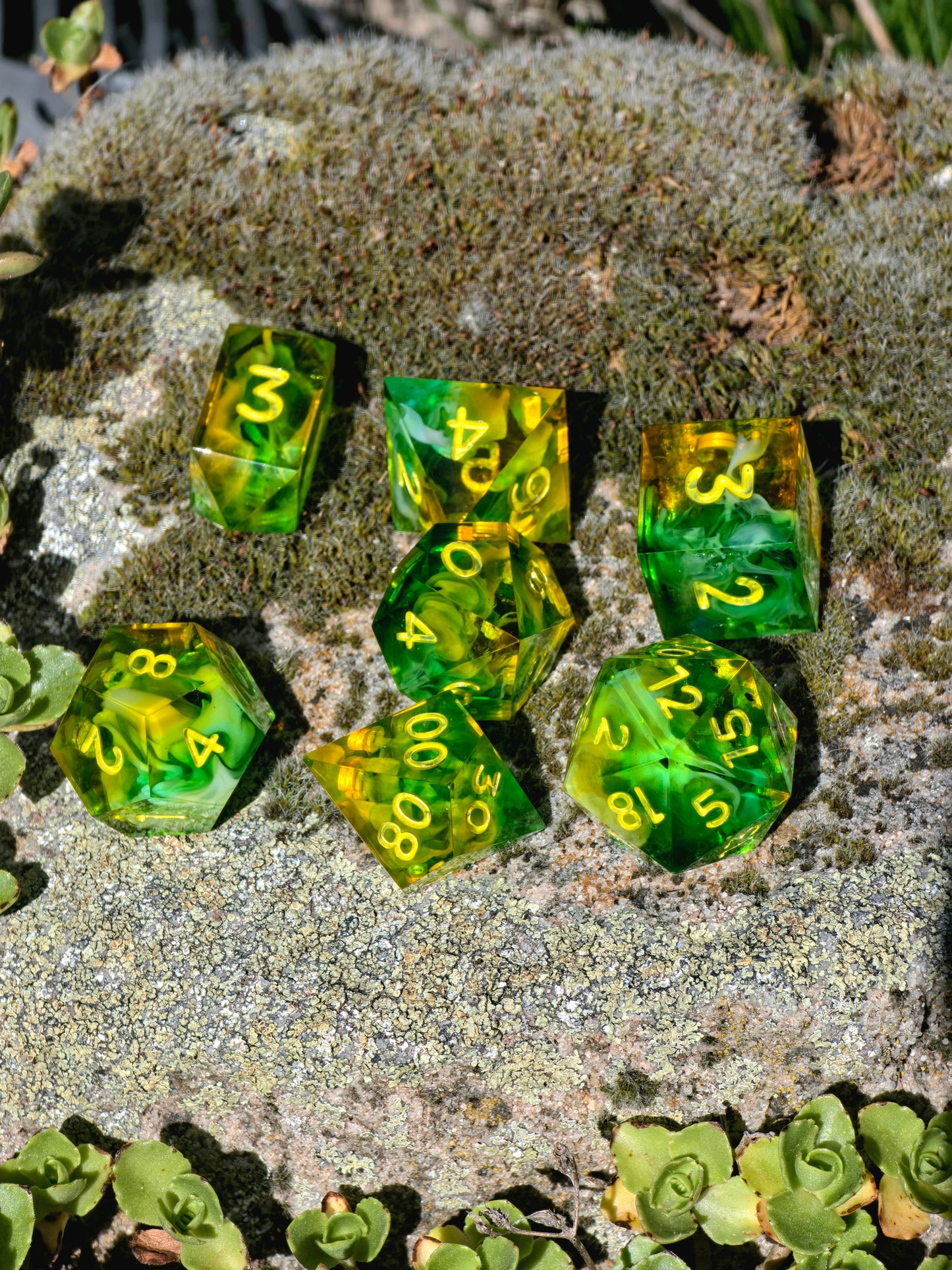 Sunfruit Grove Mango Lime Swirl Dice Set – Handgemachte Resin Würfel in Limettengrün & Mangogelb, Sharp Edge DnD Würfelset, Sommer Fantasy Dice