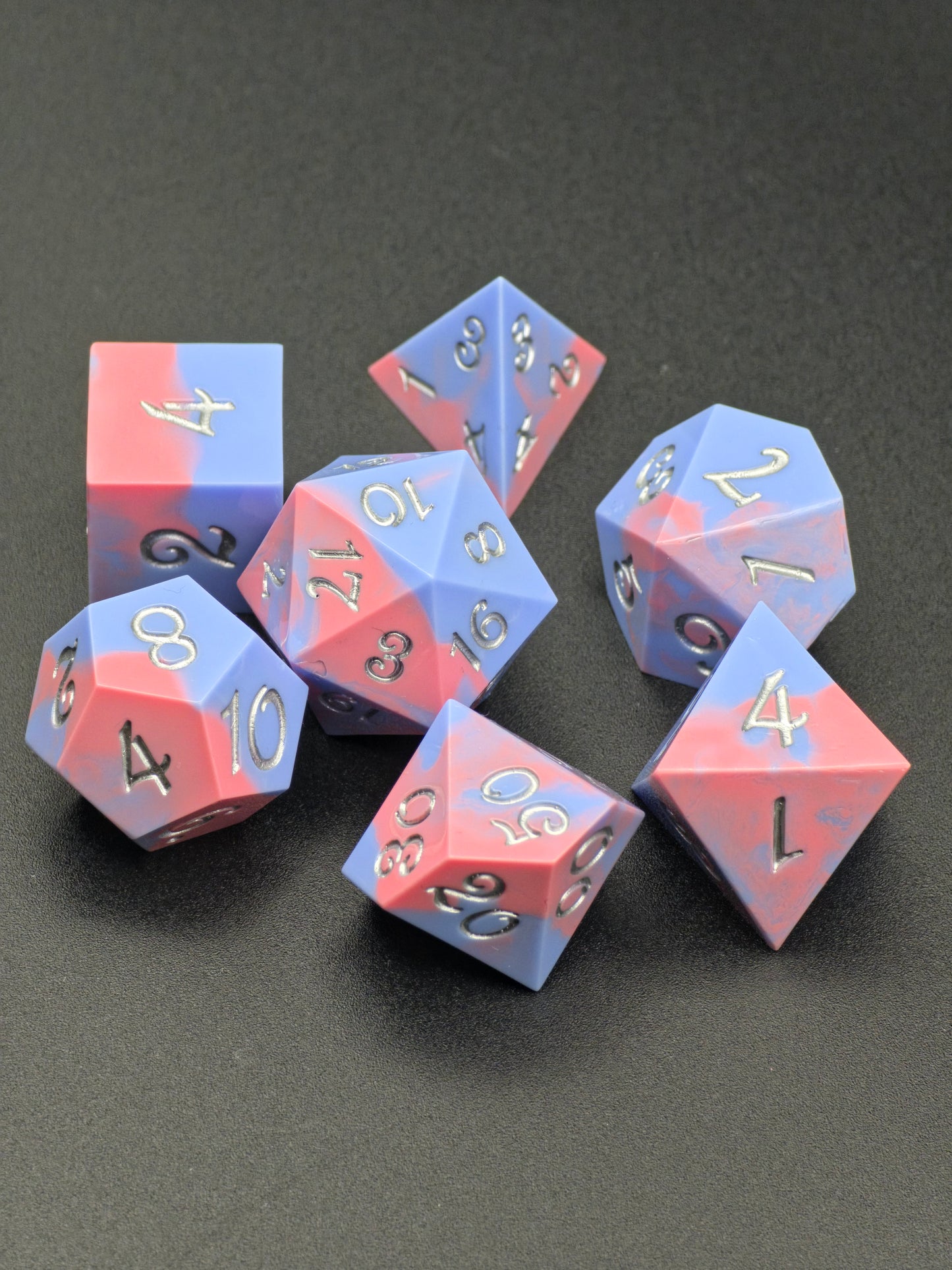 Cotton Candy Skies – Handgemachtes DnD Würfelset in Pastellblau & Rosé | Resin Dice Set mit sanftem Farbverlauf | Polyedrische Würfel TTRPG