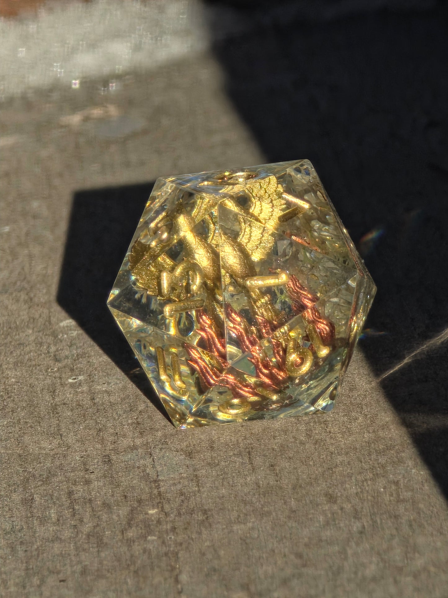 Würfelset „Goldene Wiederkehr“ – Handgemachtes Resin Dice Set mit Goldenem Phönix & Phönix-Eiern | DnD TTRPG Würfel