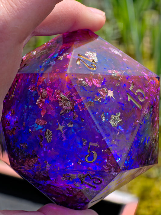 Polyedrischer Jumbo D20 Liquid Core Würfel 65mm –  Handgemachter Galaxy Dice XXL Resin Würfel mit Liquid Core Flüssig