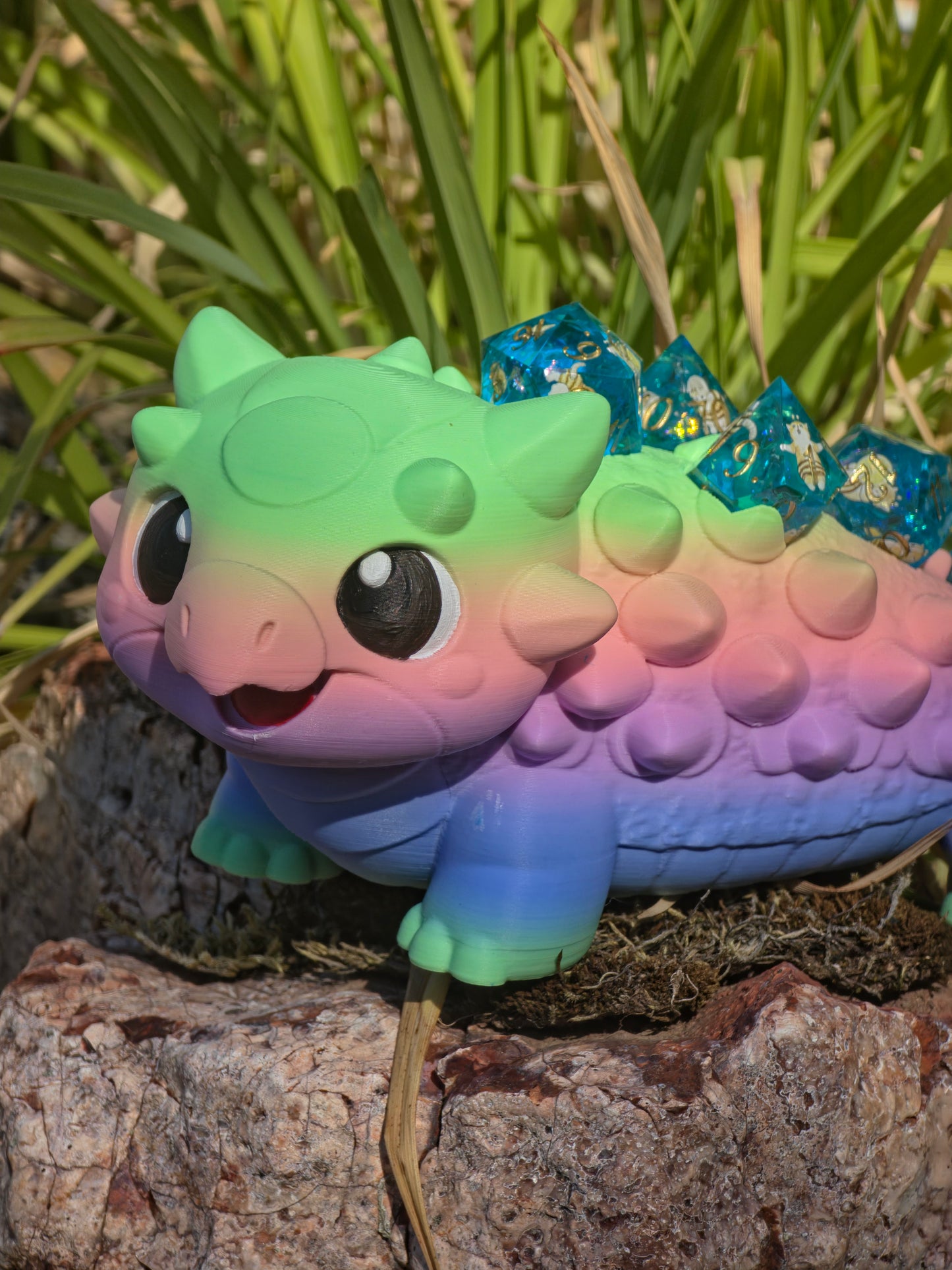 Buba Cotton Candy Dreams Dice Holder – Süßer Ankylosaurus Würfelhalter für 7 Dice | 3D-gedruckter DnD Dice Organizer mit Gem D4 Slot (ohne Würfel)