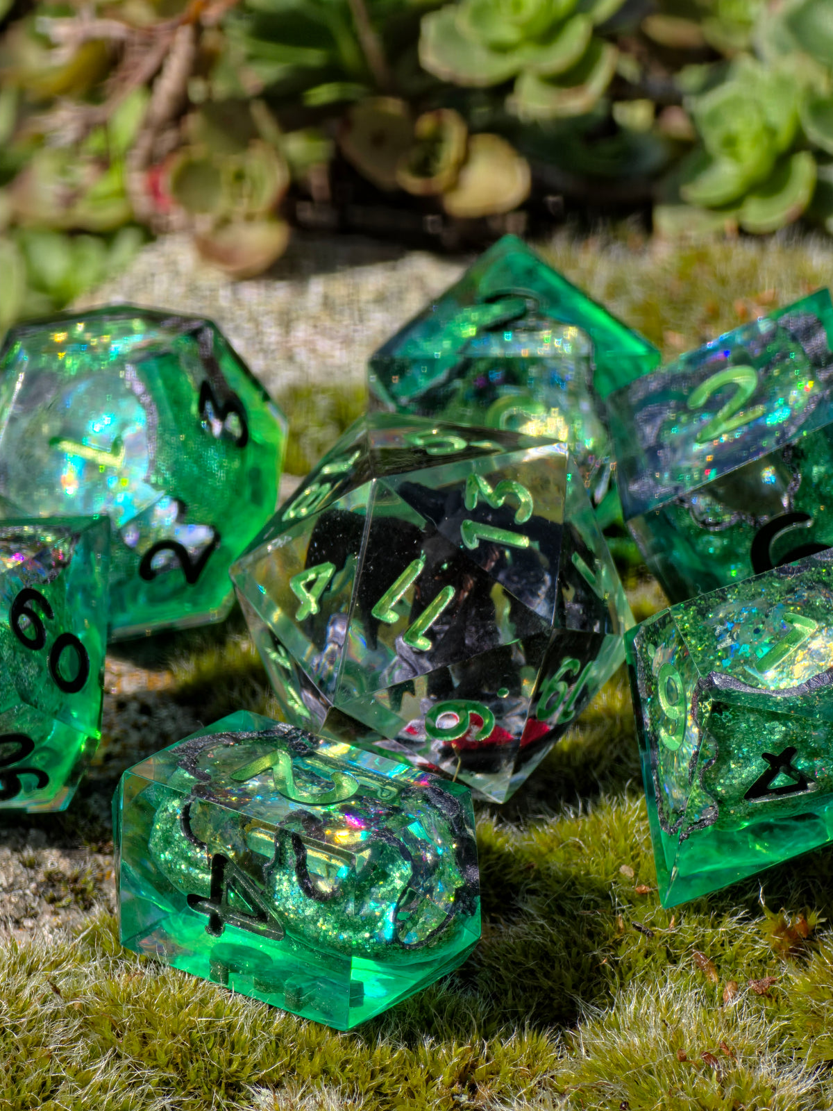 Toothless inspired – Emerald Dragon's Heart- Inspired Würfelset – 7-teiliges Resin Dice Set | Ohnezahn D20 & Smaragdgrüne Geode Würfel | Drachen Fantasy Dice