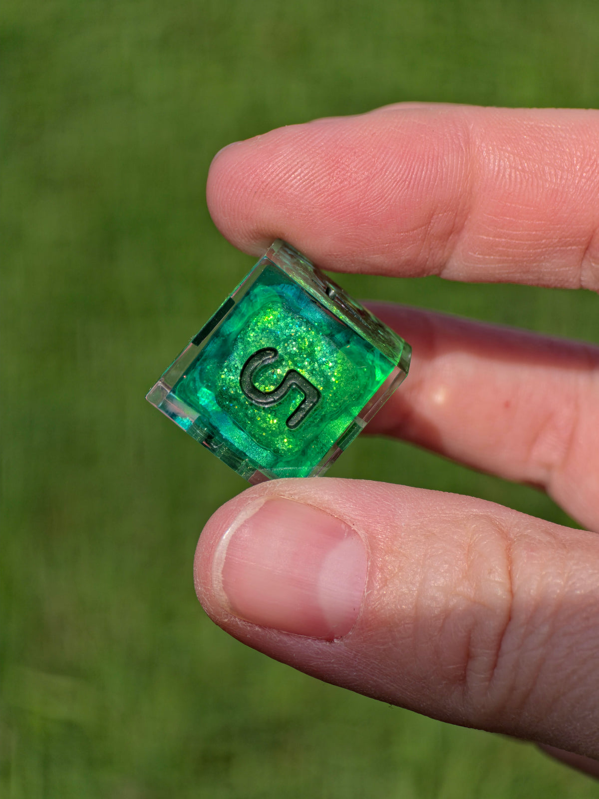 Toothless inspired – Emerald Dragon's Heart- Inspired Würfelset – 7-teiliges Resin Dice Set | Ohnezahn D20 & Smaragdgrüne Geode Würfel | Drachen Fantasy Dice