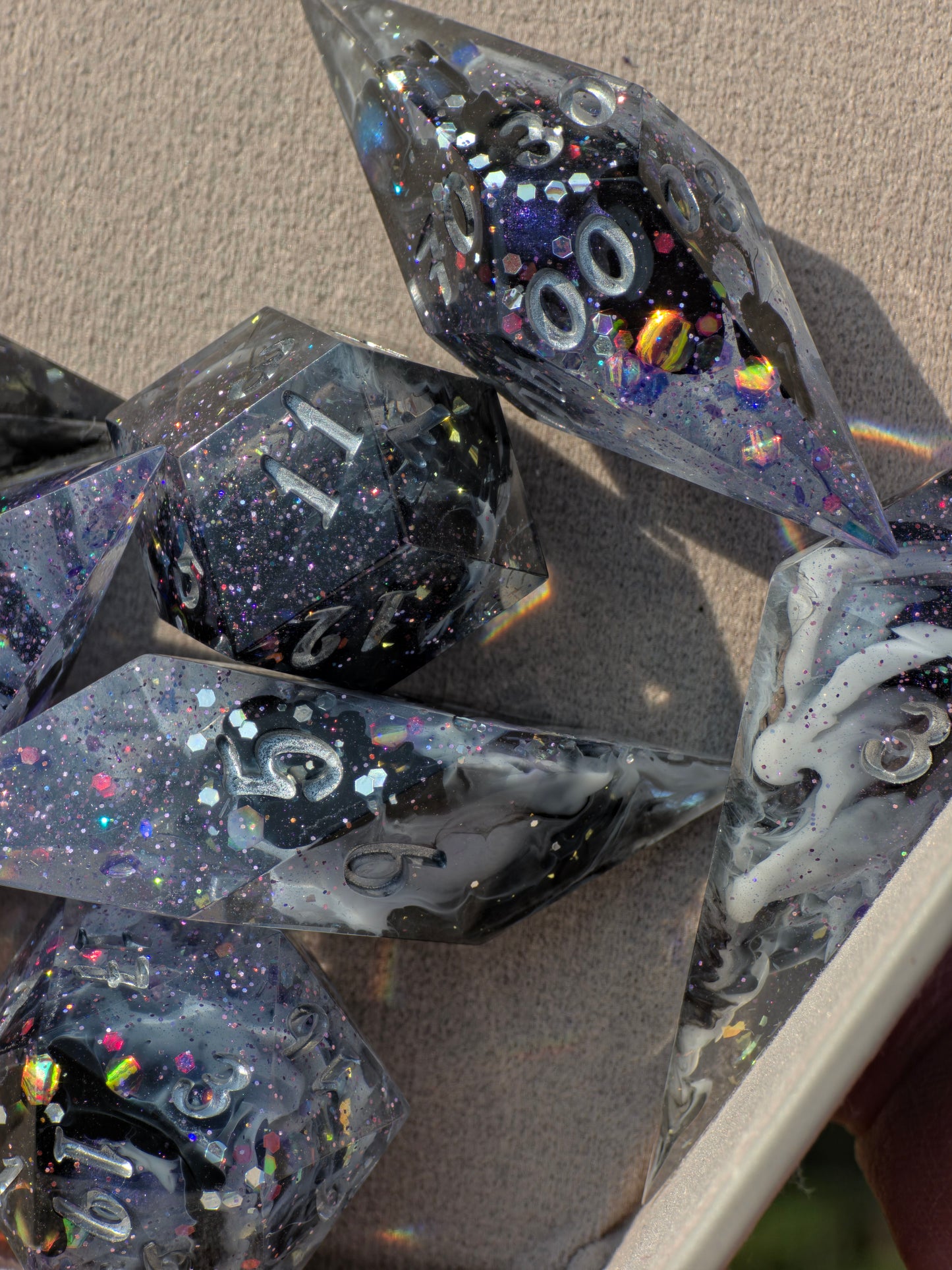 Elongated Dice Set „Cosmic Orbit“ – 7 Resin Dice with Mini Planets, Galaxy Nebula Effect | Space Dice | Silver Numbers | Handmade Sharp Edge TTRPG Dice
