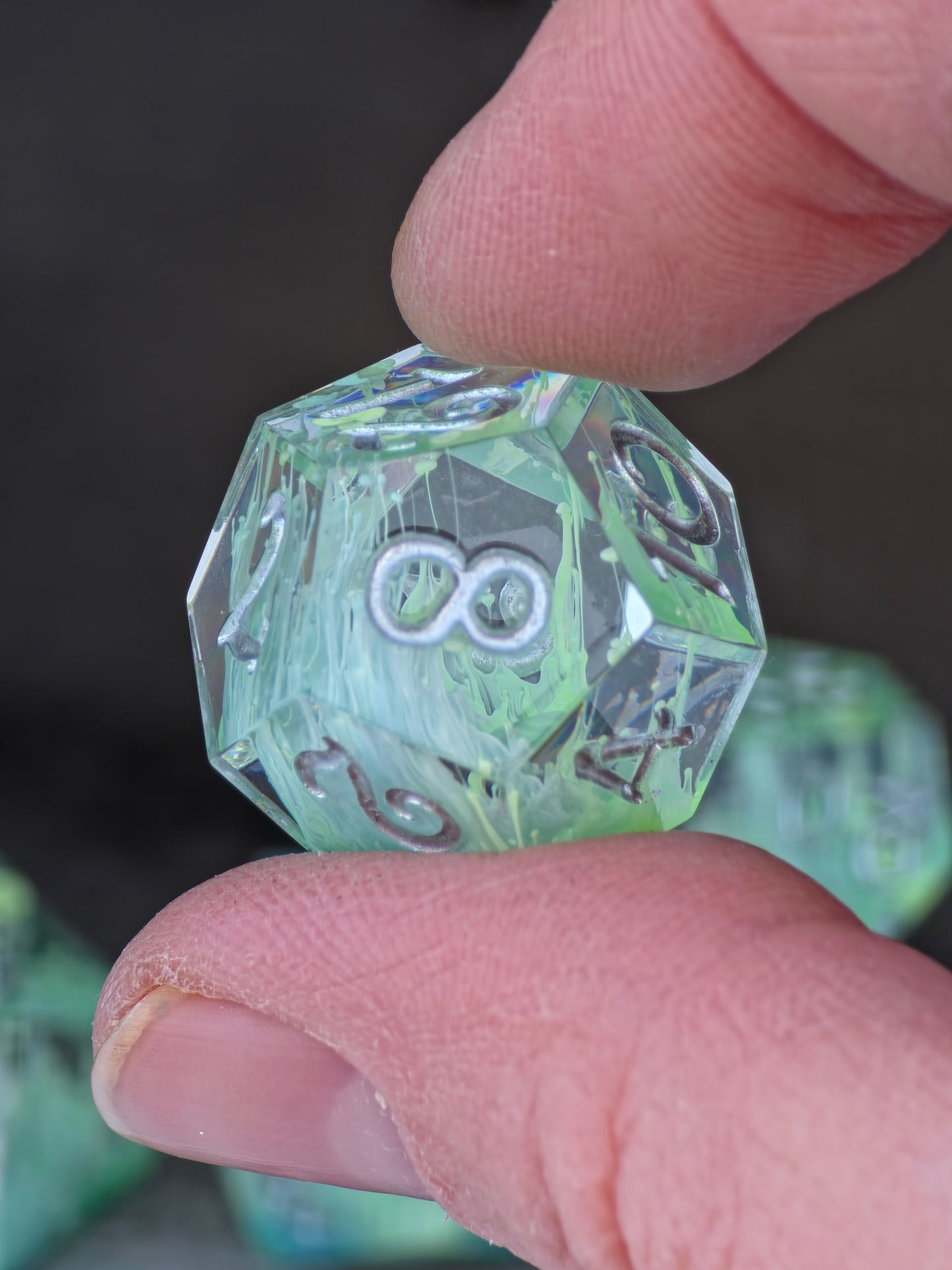 Würfelset „Verdant Convergence“ – Handgemachtes Petri Dice Set in Grün mit Nebel- & Alchemieeffekt | DnD TTRPG Würfel