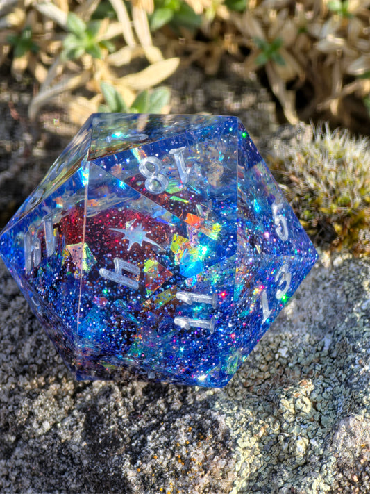 Planet Core D20 40mm – Großer Resin Würfel mit Roter Planet & Galaxy Effekt, Sharp Edge DnD Dice, Handmade TTRPG Dice, Collector Dice