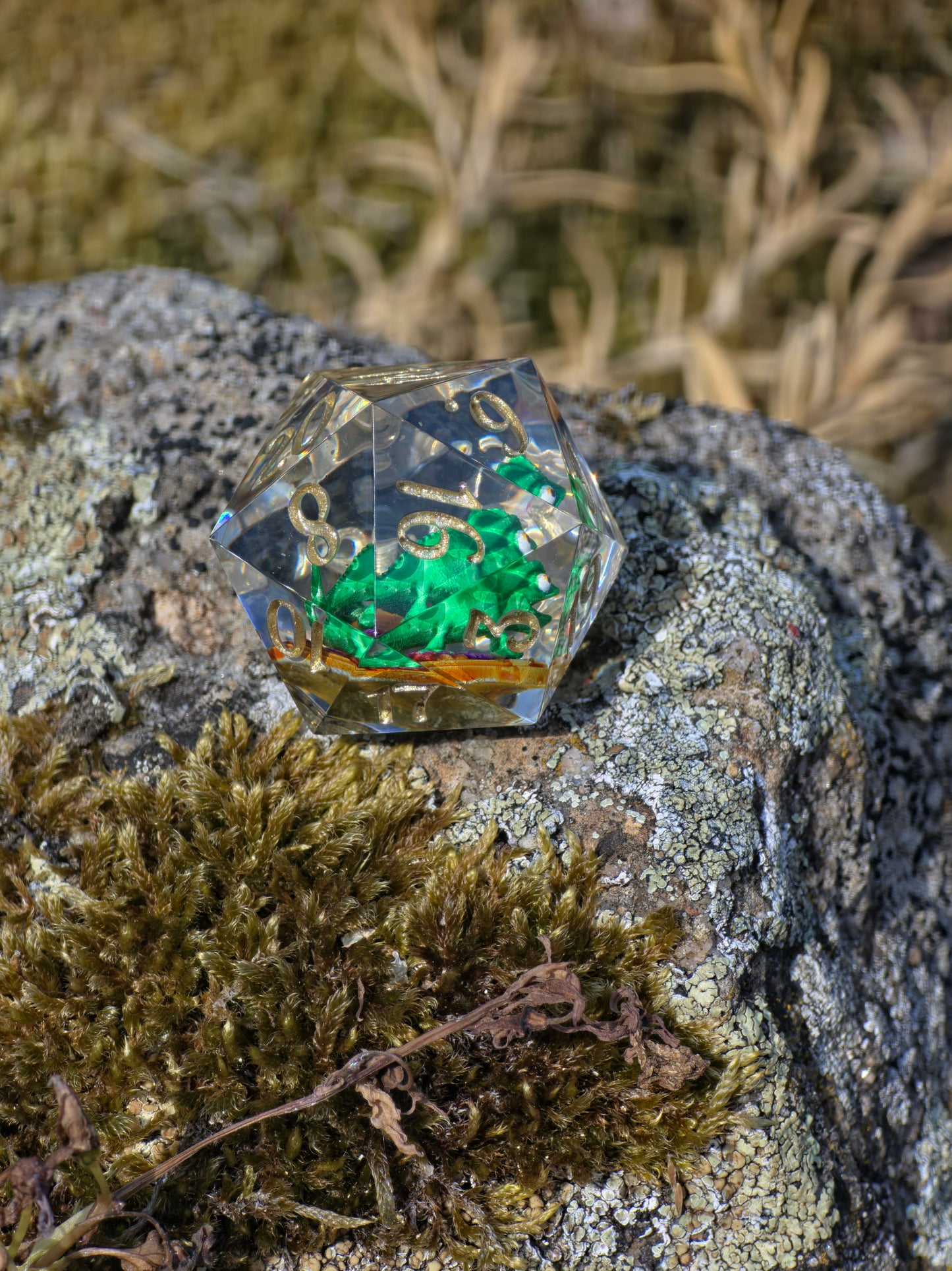 Pascal's Secret Garden D20 Dice – Tangled Inspired Resin D20 mit Pascal Chamäleon | Handgemachter Sharp Edge Würfel für DnD & RPG