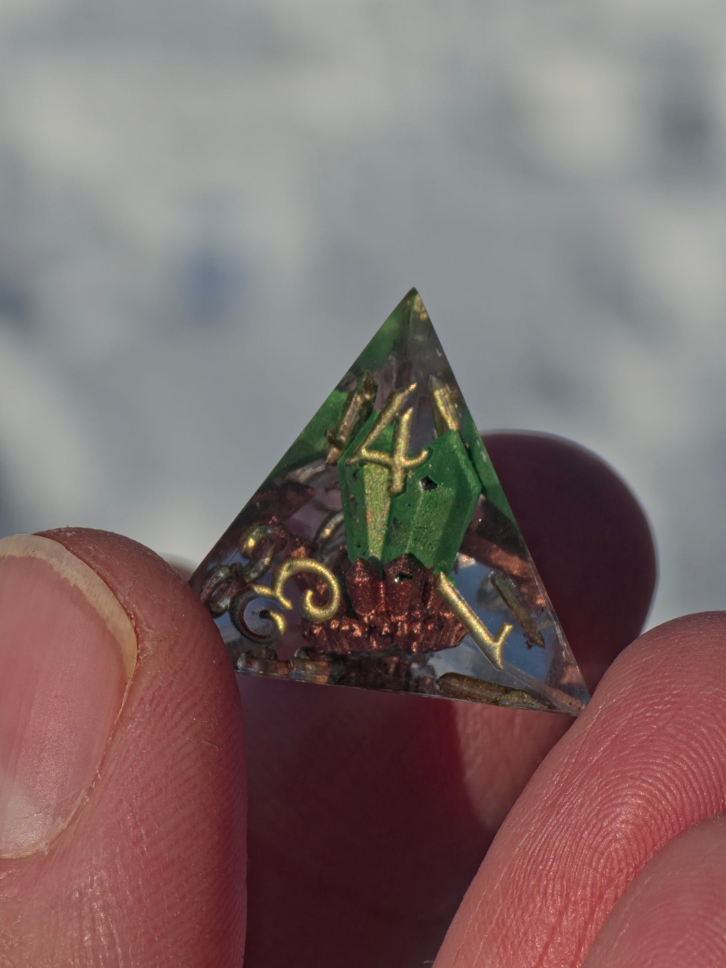 Würfelset „Asche des Ewigen Feuers“ – Handgemachtes Resin Dice Set mit Silbernem Phönix, Eiern & Kristallen | DnD TTRPG Würfel