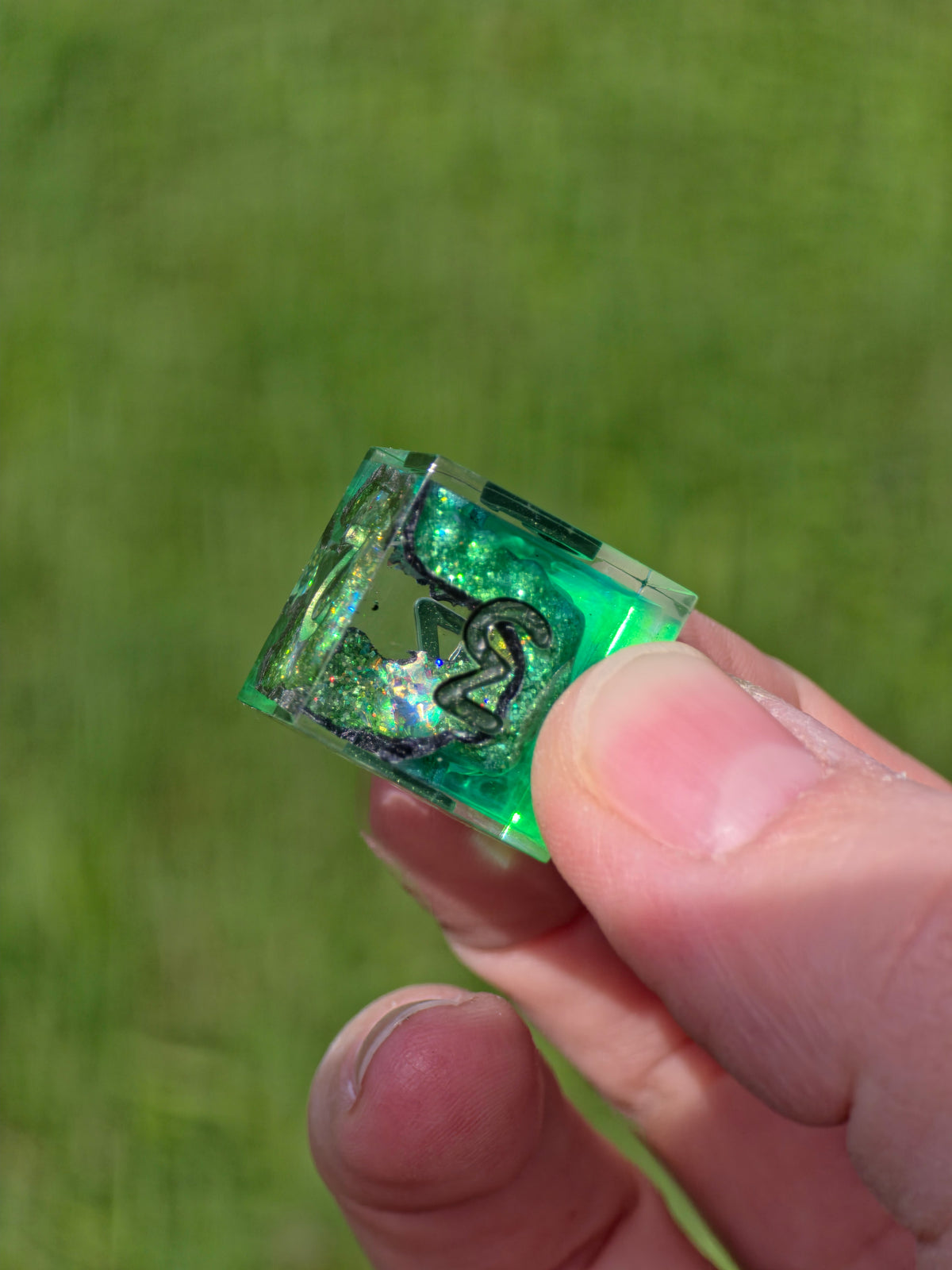 Toothless inspired – Emerald Dragon's Heart- Inspired Würfelset – 7-teiliges Resin Dice Set | Ohnezahn D20 & Smaragdgrüne Geode Würfel | Drachen Fantasy Dice