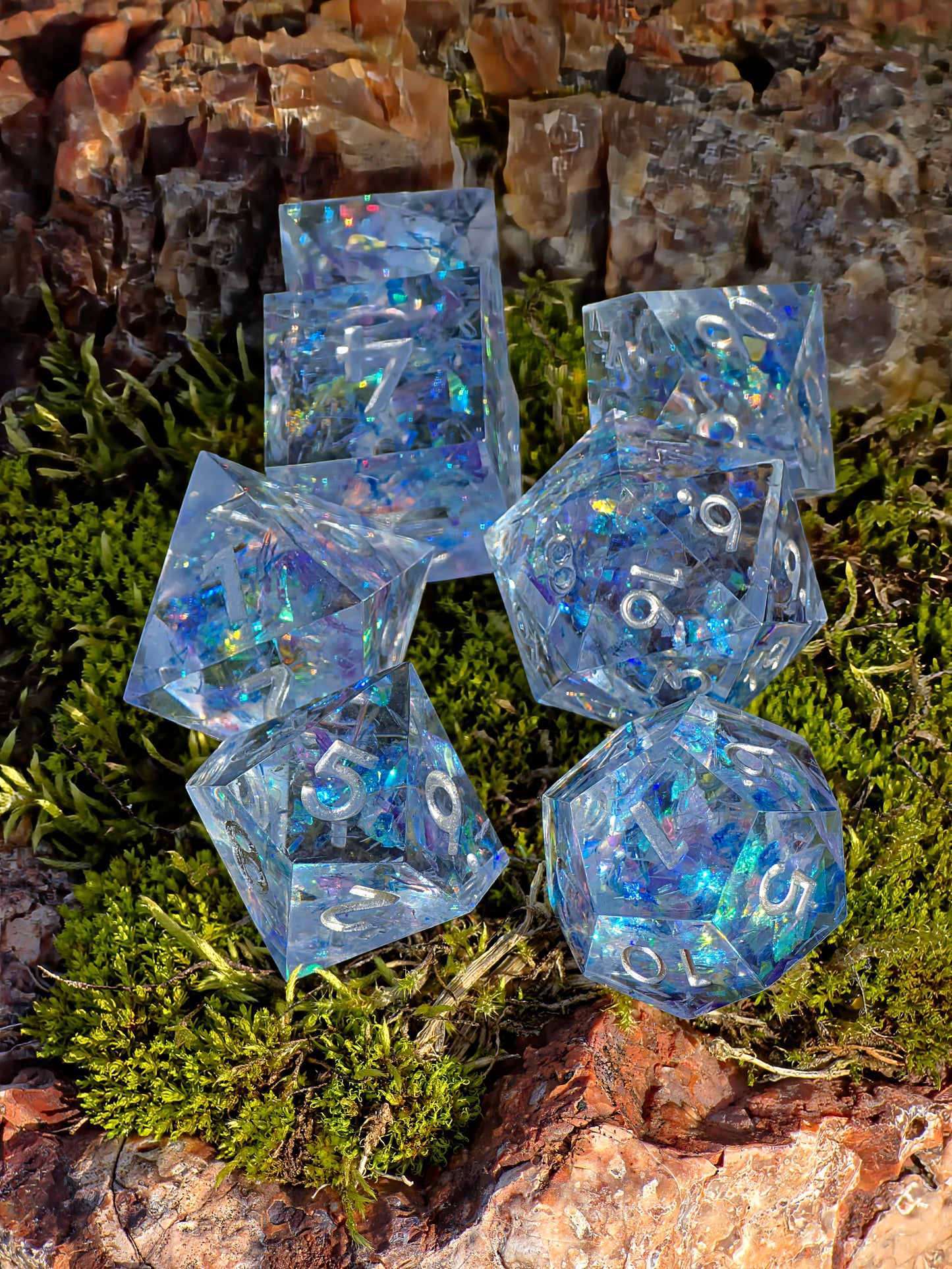 Polyedrisches Würfelset „Frozen Aurora“ – Handgemachte Resinwürfel mit Eisblau-Opal Effekt | DnD Dice Set Pen and Paper TTRPG | Gefrorenes Nordlicht Würfelset