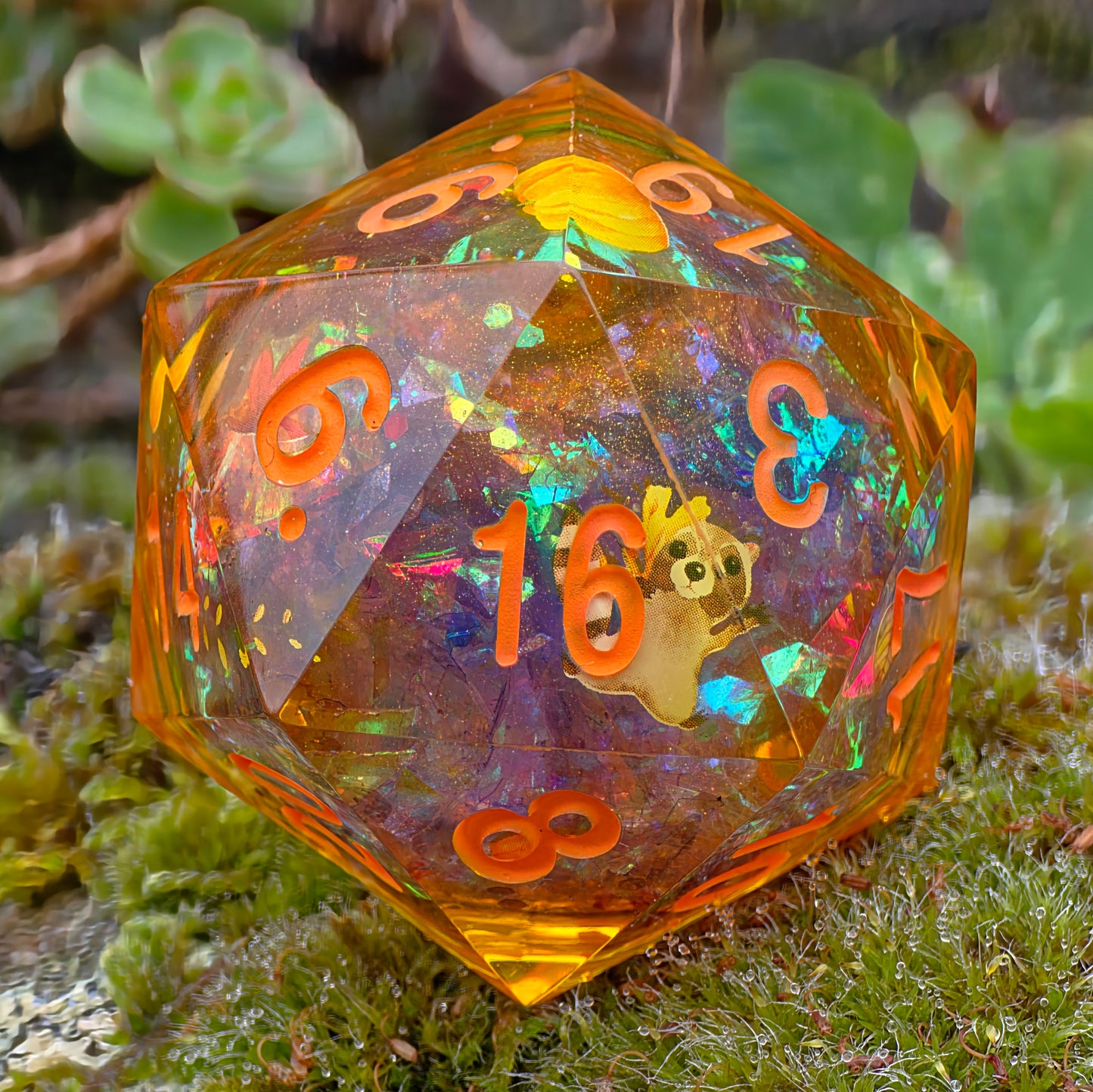 Chonk Polyedrischer D20 Würfel 33–35 mm – Liquid Core Autumn Raccoon Dice | Handgemachter Resin Würfel mit Herbstblättern, Kürbis, Halloween