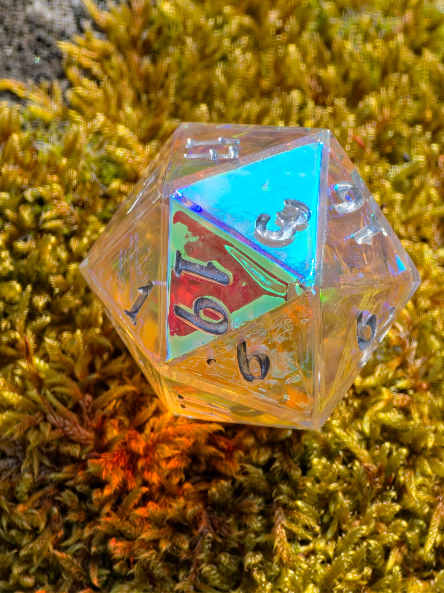 D20 Dice „Prismatic Light“ – Handmade Resin D20, Iridescent Rainbow Effect, Clear Dice with Silver Numbers | Artisan TTRPG Dice