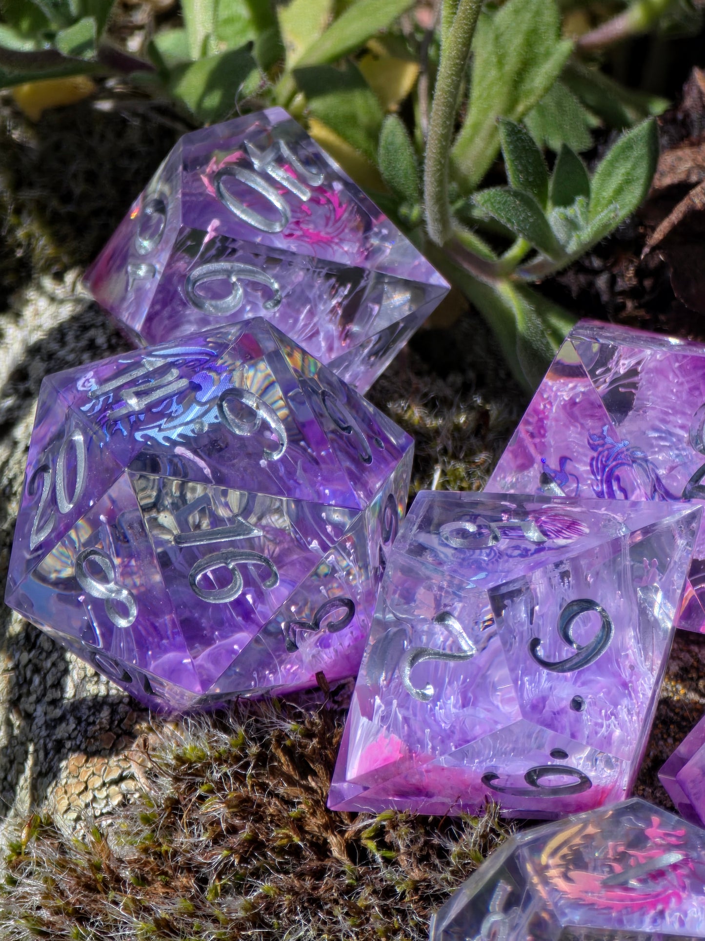 Fantasy Dragon Dice Set – Purple Pink Petri Resin Dice with Dragon Inside, Sharp Edge DnD Dice, Handmade TTRPG Dice