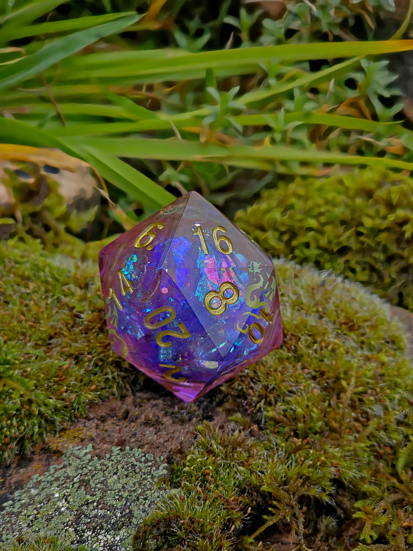 Polyedrischer Chonk D20 Liquid Core Dice 35 mm – Dragon Spirit Edition | Handgemachter Resin Würfel mit Drachen & Galaxy Look | DnD Dice