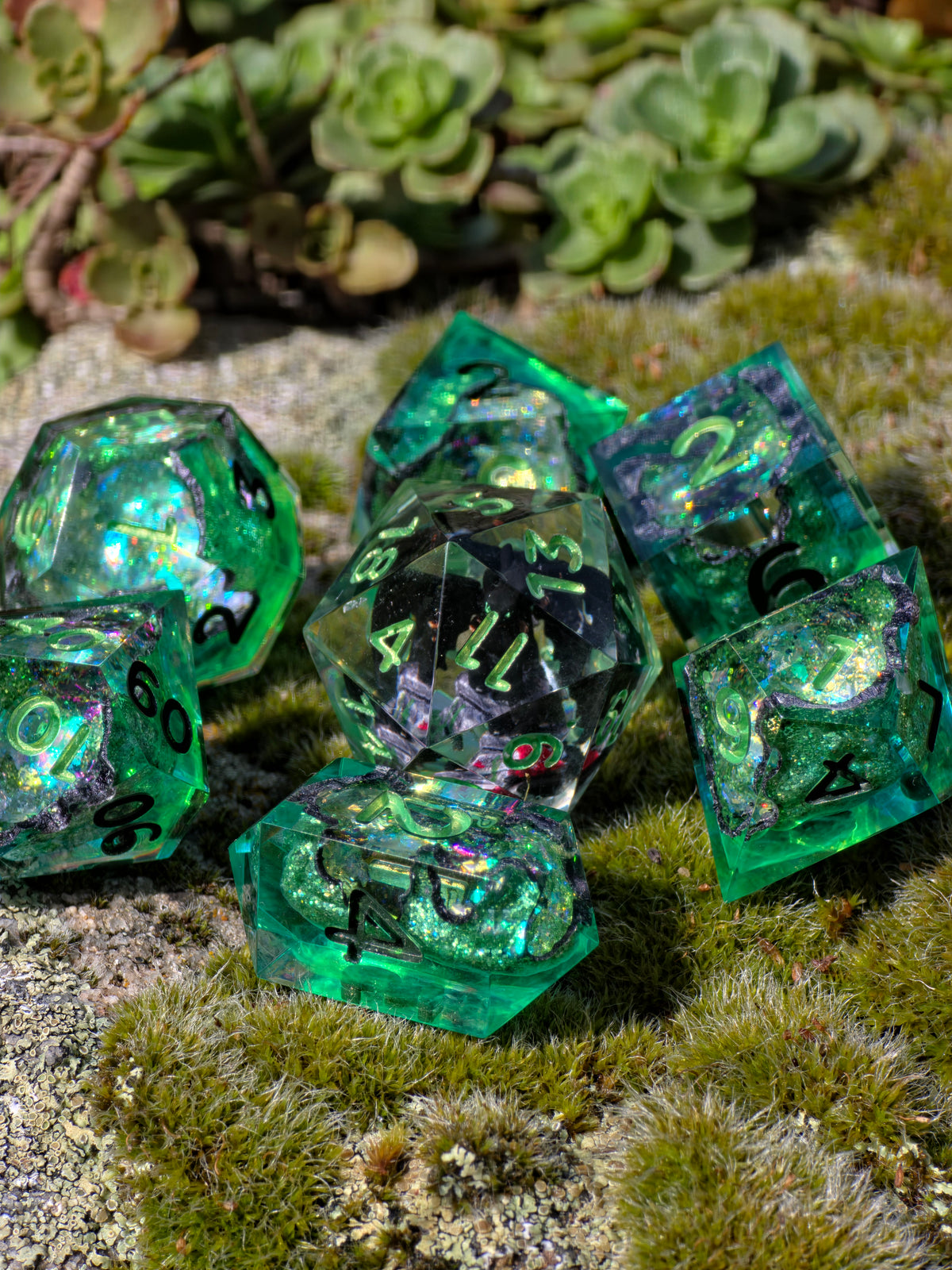 Toothless inspired – Emerald Dragon's Heart- Inspired Würfelset – 7-teiliges Resin Dice Set | Ohnezahn D20 & Smaragdgrüne Geode Würfel | Drachen Fantasy Dice