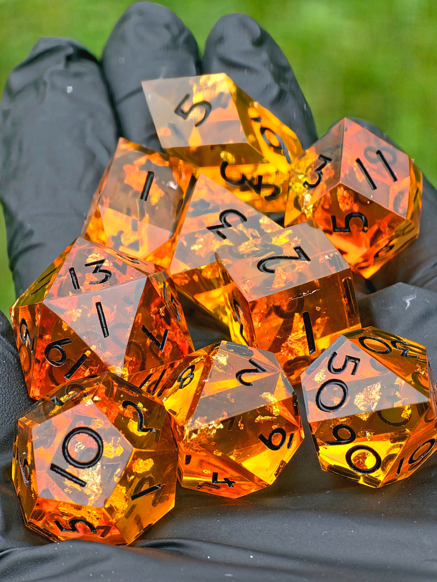 Polyedrisches DnD-Würfelset 9 Stück – Amber Bernstein Dice Set | Handgemachte Resin Würfel in Gold Orange Transparent | Kristall & Raute