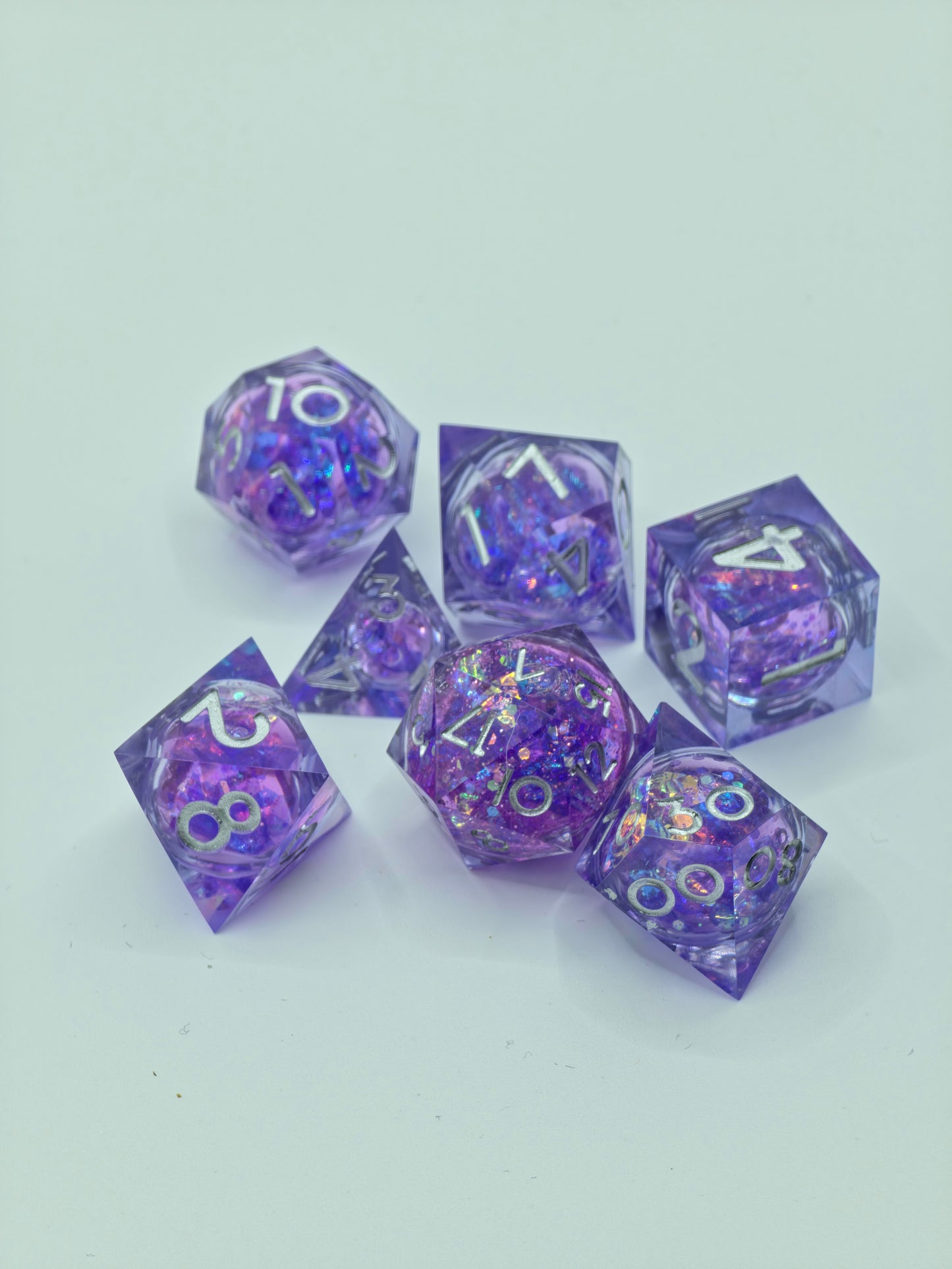 Polyedrischer Amethyst Liquid Core DnD Würfelset 7 Stück – Handgemachte Resin Dice mit flüssigem Kern & holografischem Glanz | Meteoriten