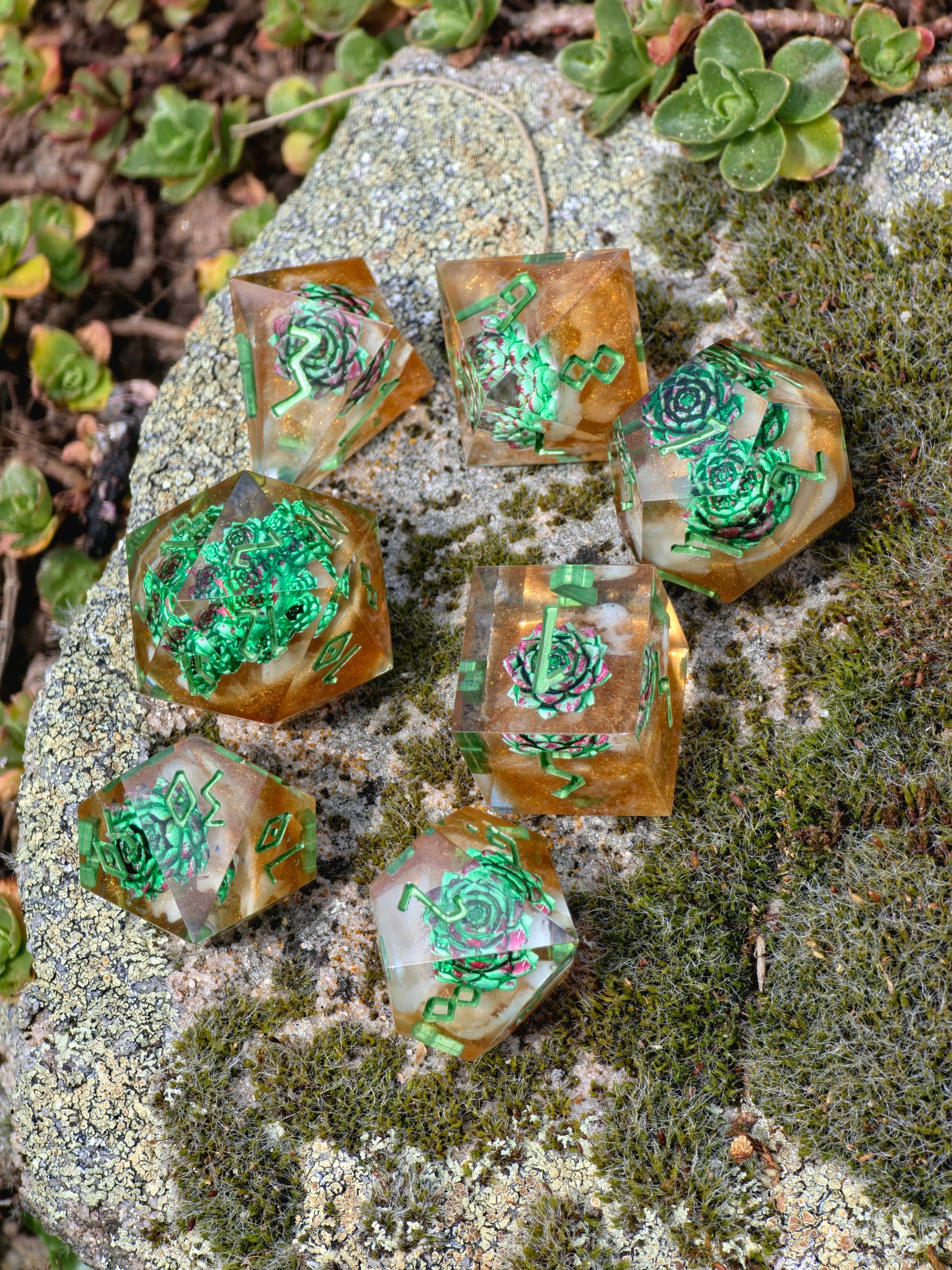 DnD Würfel Set Succulenten – Handgemachte Resin Würfel, Grün Gold Dice, Fantasy Würfel Set, RPG Dice,Mini succulent inserts, Nature