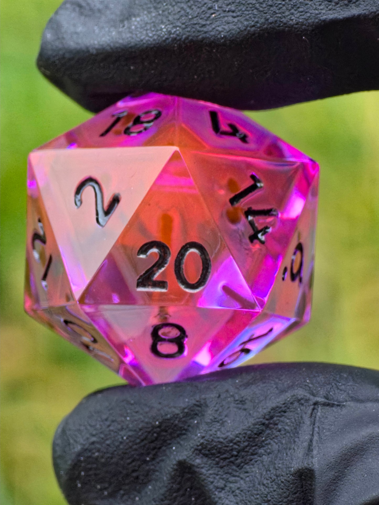 Radiant Ember – Handgemachtes Polyedrisches Würfelset aus Resin | Leuchtend Pink-Oranger Nebula Effekt | DnD Dice Set TTRPG
