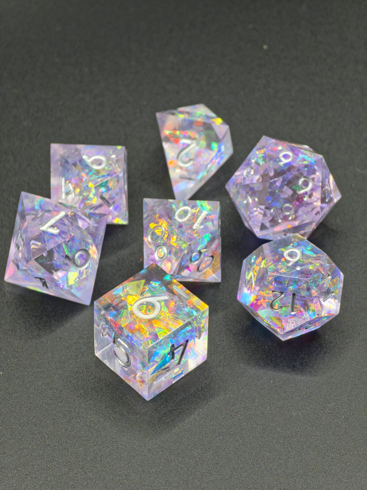 Polyedrisches DnD Würfelset Crystal Aurora – Handgemachte Resinwürfel mit Holographic Flakes | DnD Pen and Paper TTRPG