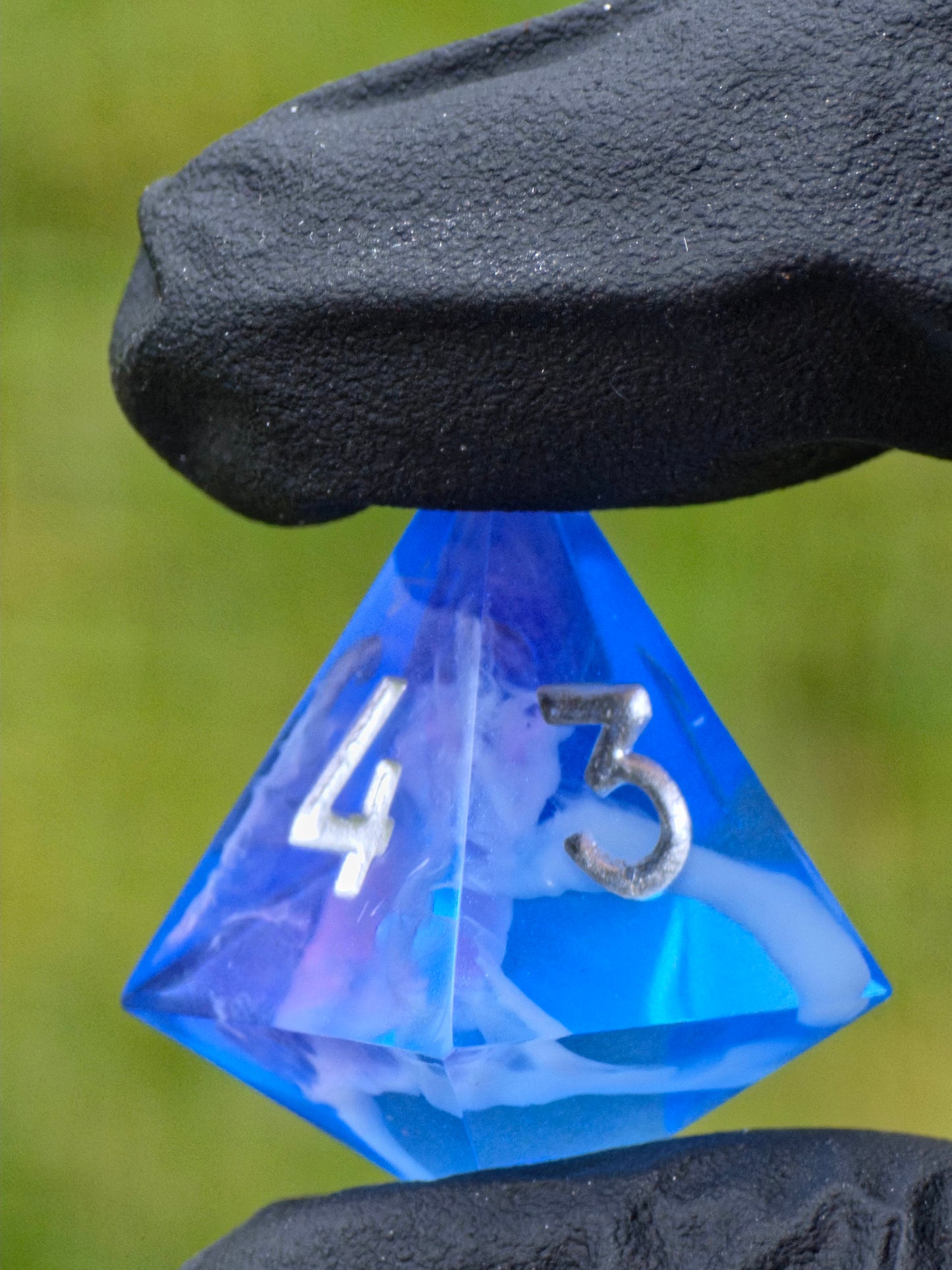 Amethyst Tide – Blau-Violettes Nebula Resin Würfelset | 7-teilig