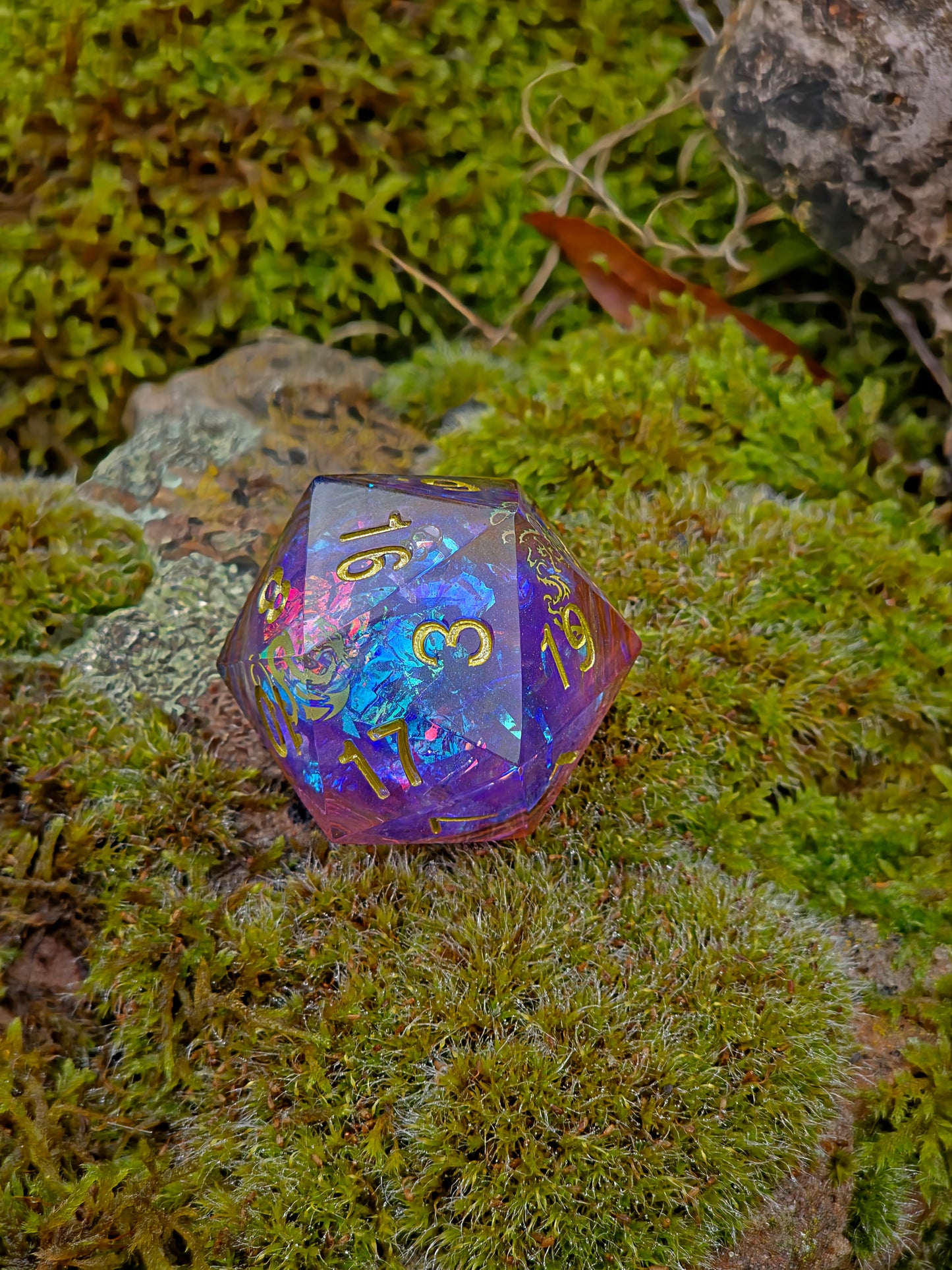 Polyedrischer Chonk D20 Liquid Core Dice 35 mm – Dragon Spirit Edition | Handgemachter Resin Würfel mit Drachen & Galaxy Look | DnD Dice