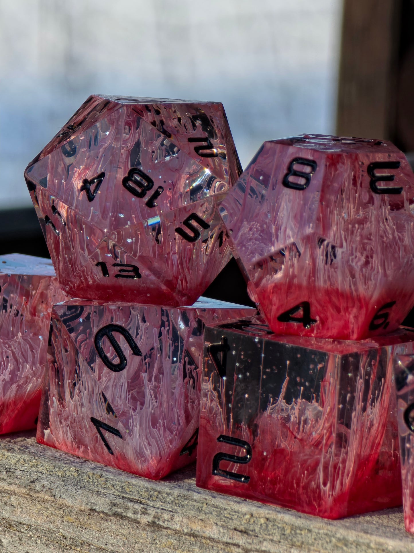 Würfelset „Sanguis Veil“ – Handgemachtes Petri Dice Set in Tiefrot mit organischem Nebeleffekt | DnD TTRPG Würfel