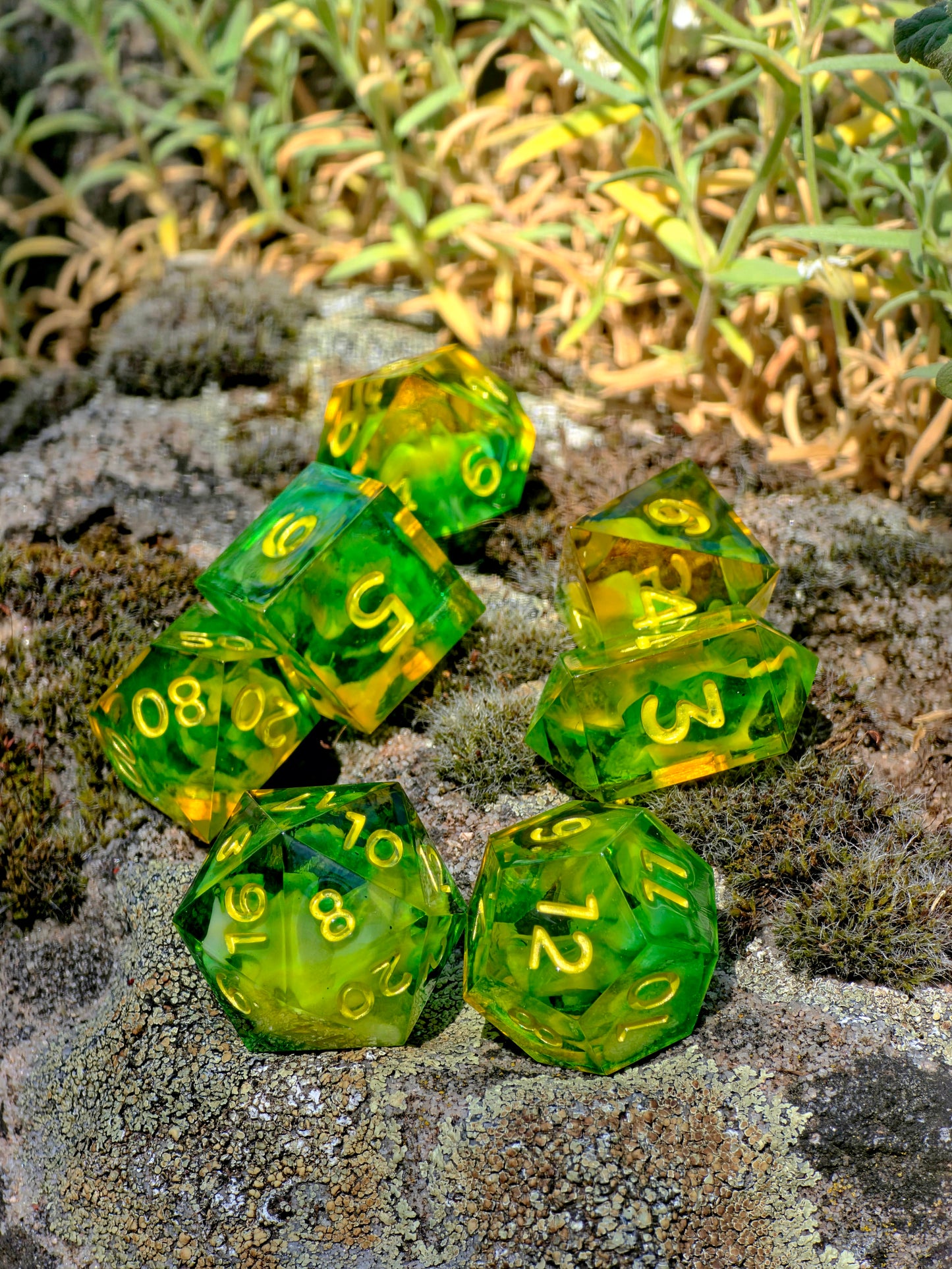 Sunfruit Grove Mango Lime Swirl Dice Set – Handgemachte Resin Würfel in Limettengrün & Mangogelb, Sharp Edge DnD Würfelset, Sommer Fantasy Dice