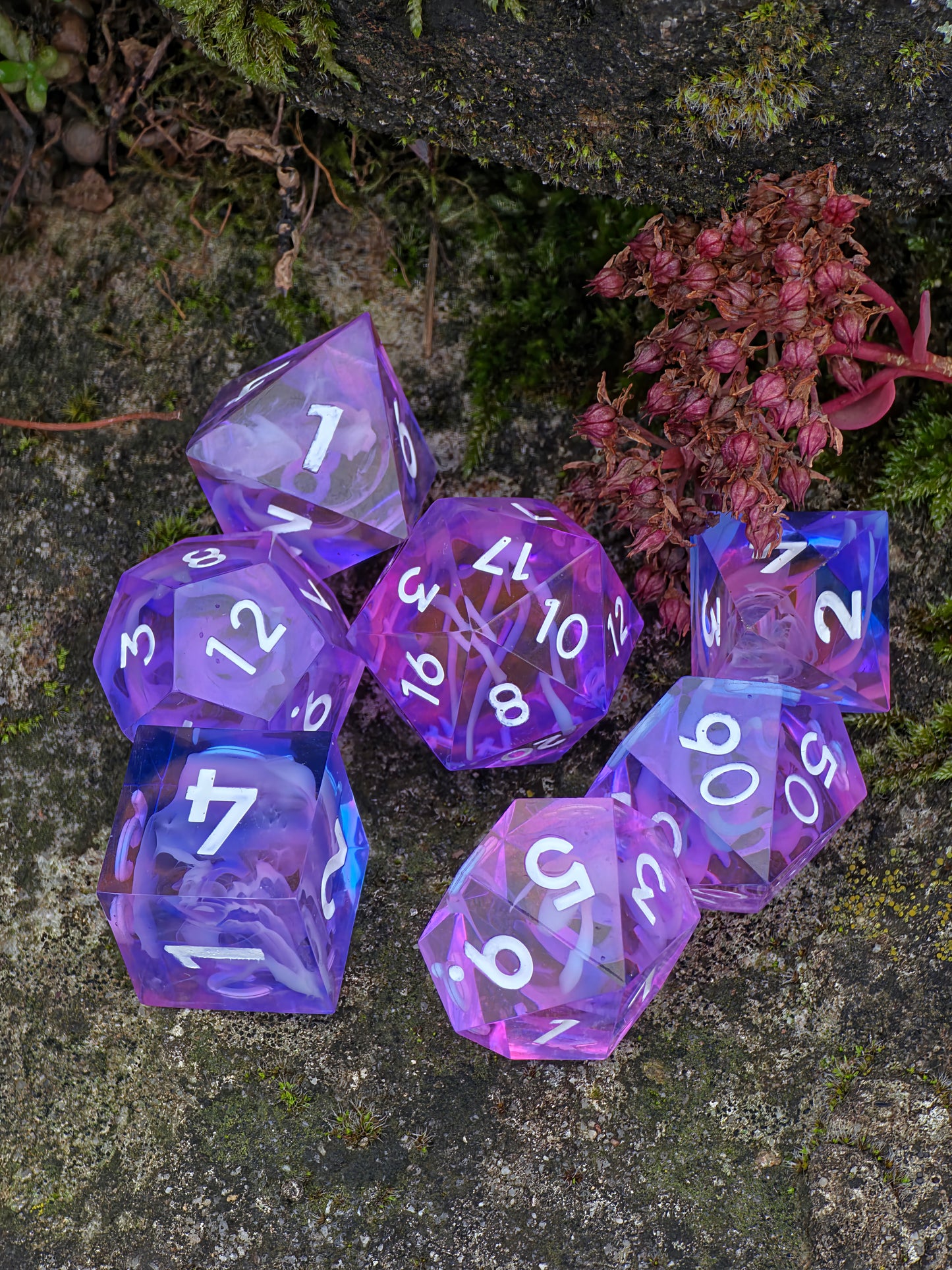 Polyedrischer Aurora DnD Würfelset 7 Stück – Cloud Nebula Mystic Blossom Dice | Handgemachte Resin Würfel in Lila Rosa Blau | TTRPG Fantasy