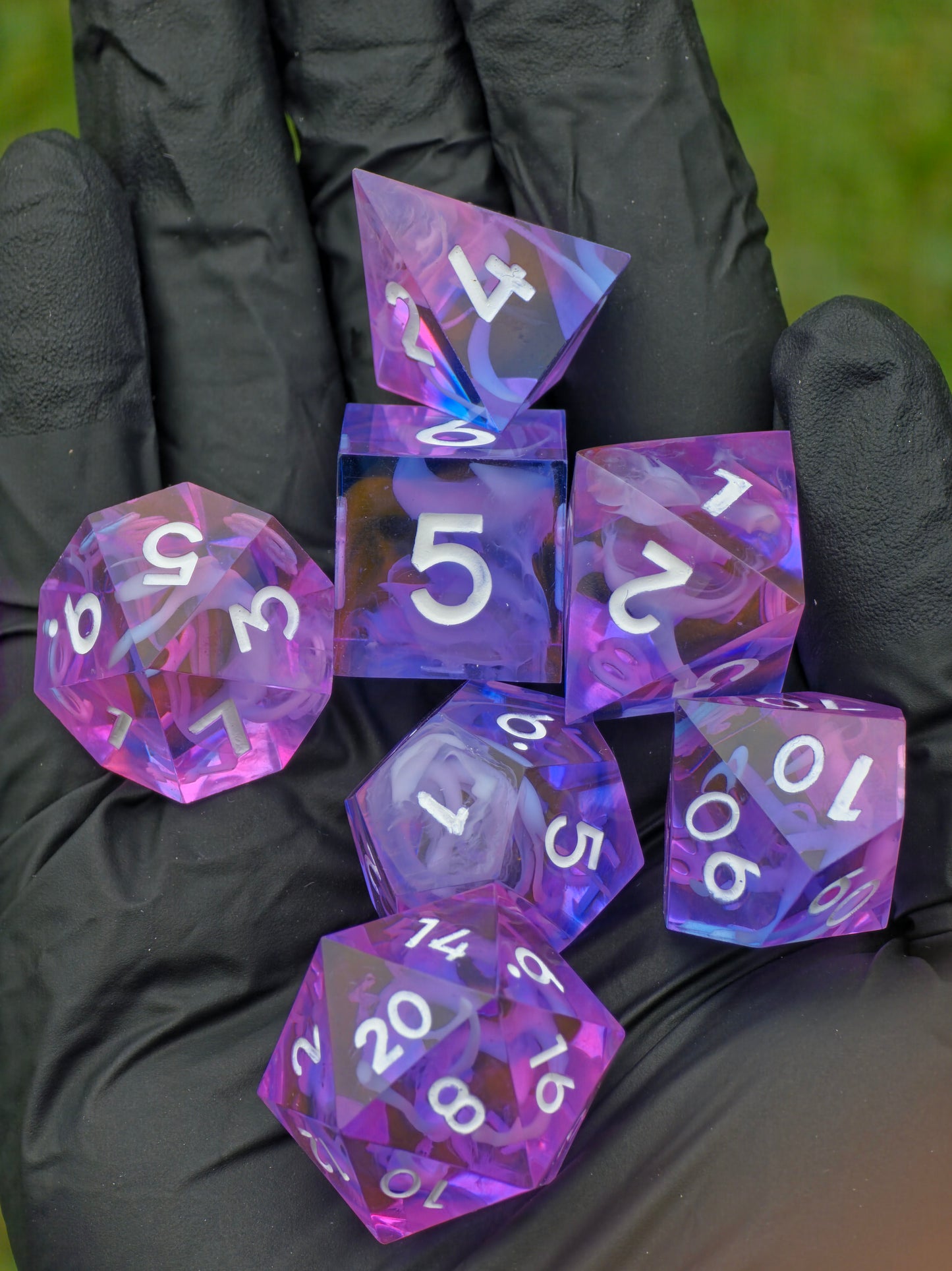 Polyedrischer Aurora DnD Würfelset 7 Stück – Cloud Nebula Mystic Blossom Dice | Handgemachte Resin Würfel in Lila Rosa Blau | TTRPG Fantasy
