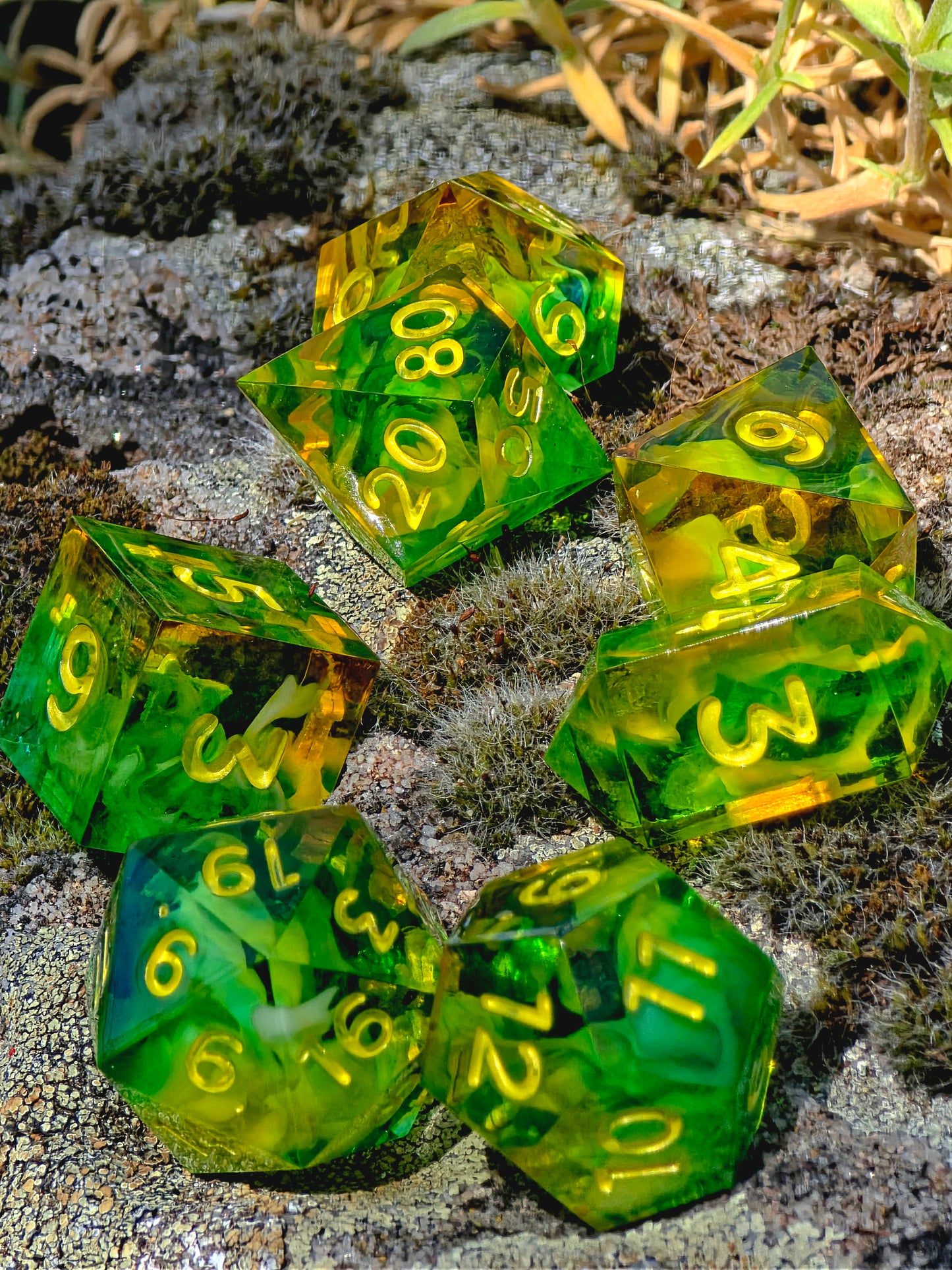 Sunfruit Grove Mango Lime Swirl Dice Set – Handgemachte Resin Würfel in Limettengrün & Mangogelb, Sharp Edge DnD Würfelset, Sommer Fantasy Dice