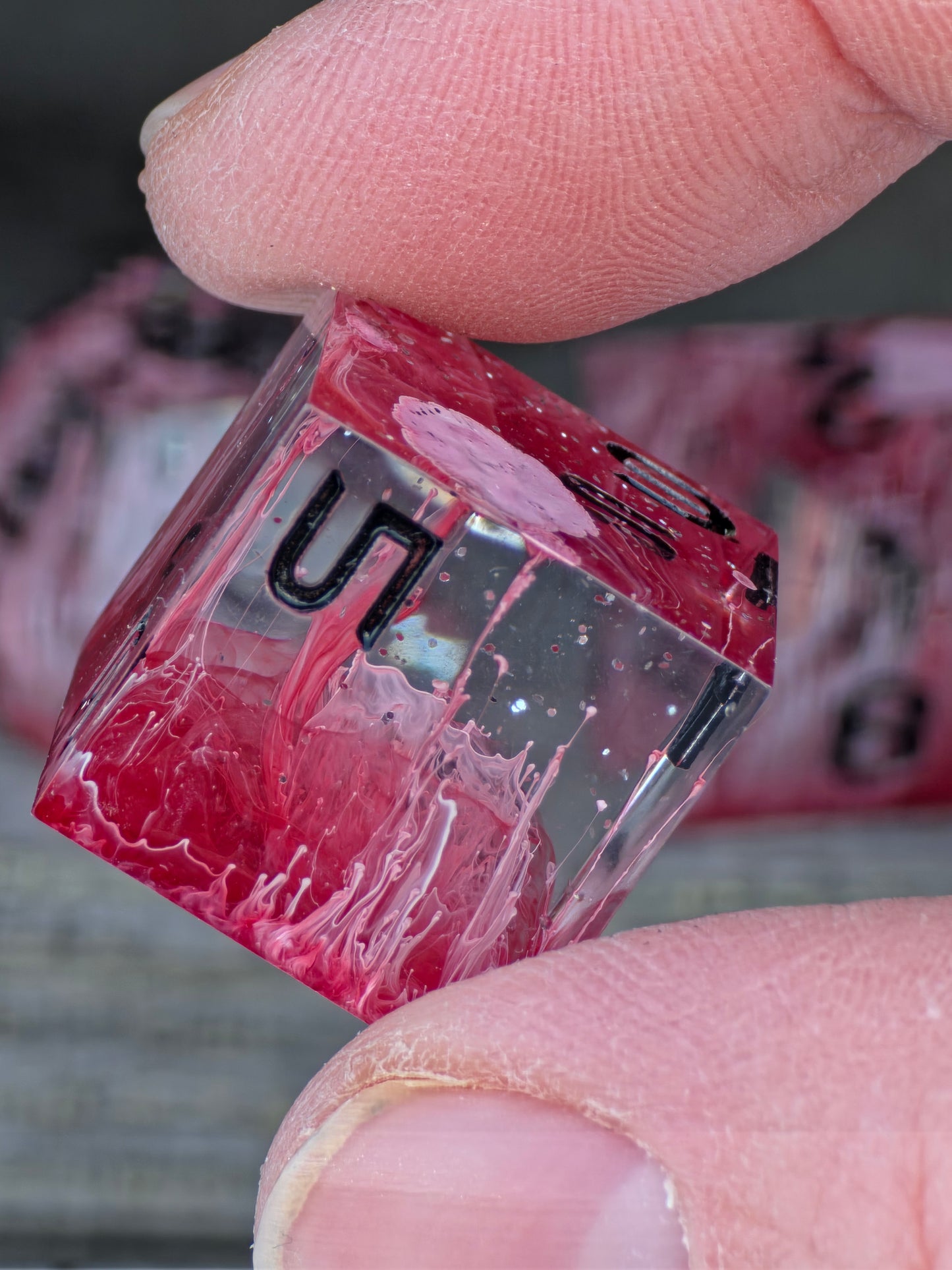 Würfelset „Sanguis Veil“ – Handgemachtes Petri Dice Set in Tiefrot mit organischem Nebeleffekt | DnD TTRPG Würfel