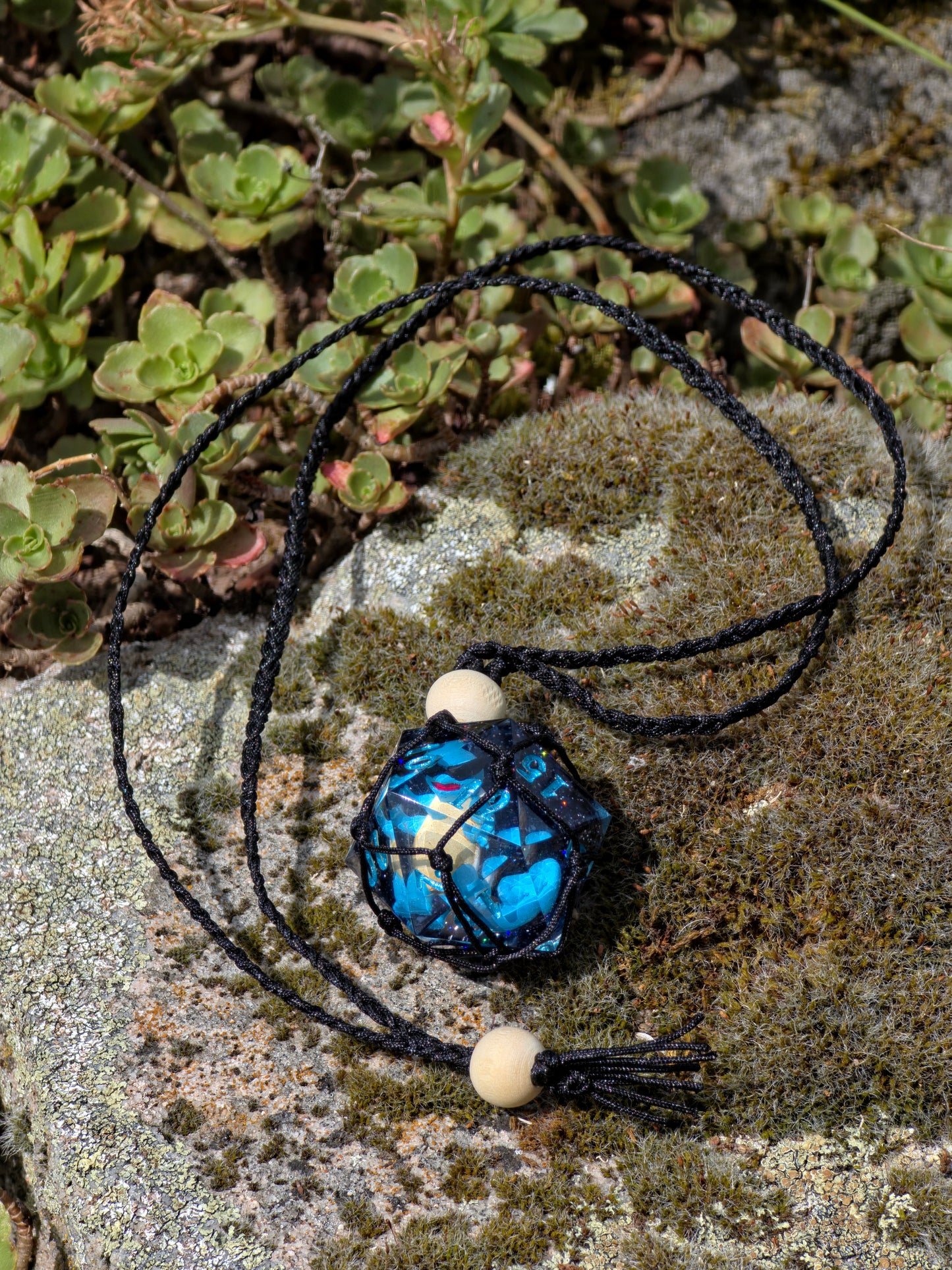 Shadow Weaver – Dice Pendant Würfelhalter für 35 mm D20 – Schwarze Dice Necklace | Verstellbarer Dice Holder für Resin Würfel Shiggy