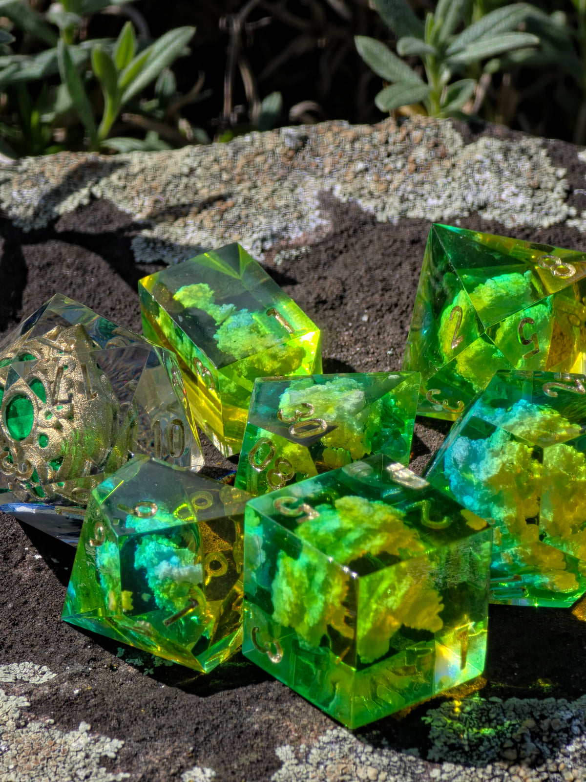 Stamina Vessel – Spirit of Hyrule Würfelset – Zelda Breath of the Wild & Tears of the Kingdom Inspired | Grünes DnD Dice Set mit Gold | Handmade Resin Würfel