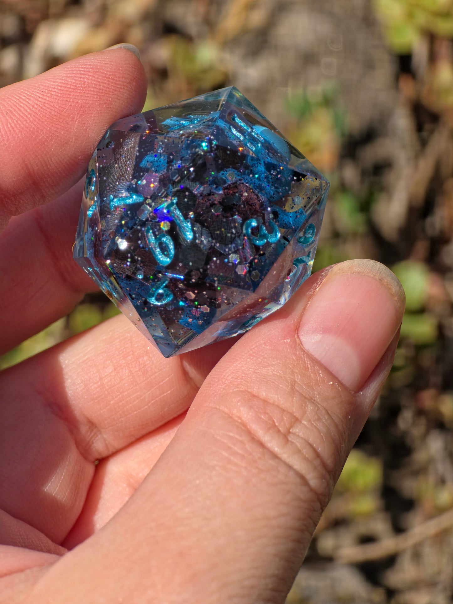 🌟Shiggy – Galactic Vacation D20 35 mm – Pokémon-inspirierter Galaxy Resin Würfel mit Sonnenbrille | Handgefertigter Chonk DnD Würfel