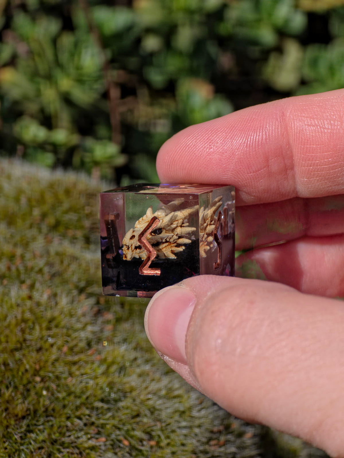 Dragon's Legacy – Ancient Skulls Drachen Schädel Würfelset – 7-teiliges DnD Resin Dice Set | Dragon Skull Dice mit Kupfer Zahlen | Handmade Fantasy Würfel