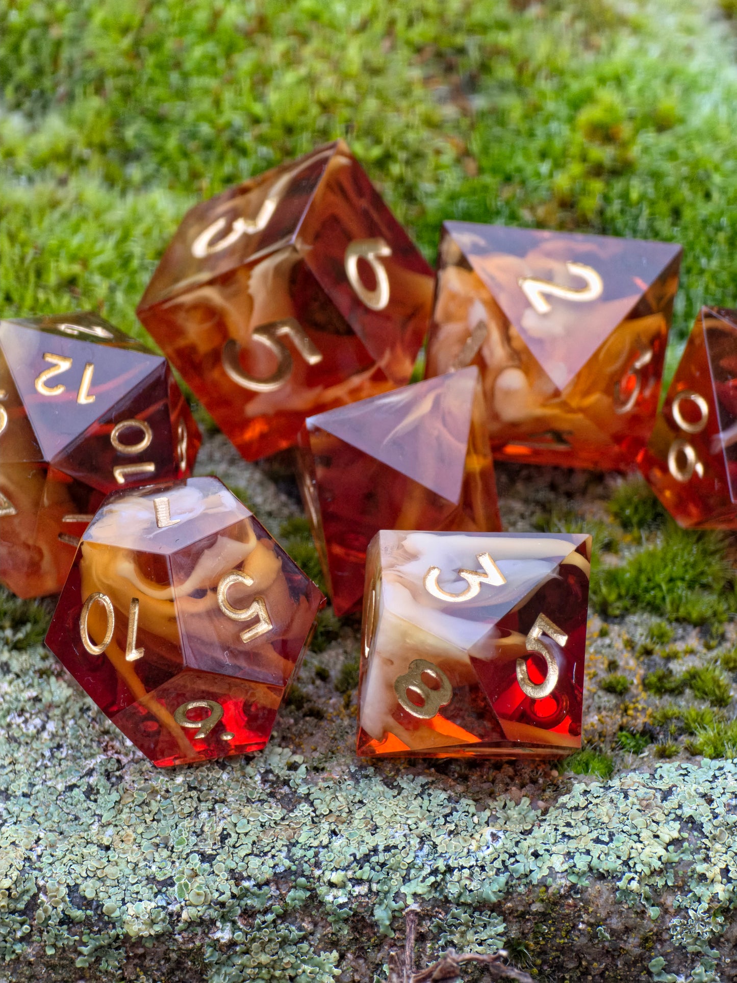 Polyedrisches Würfelset „Toffee Swirl Nebula“ – Handgemachte Resinwürfel karamell-toffee mit Cream Cloud Effekt | DnD Dice Set TTRPG