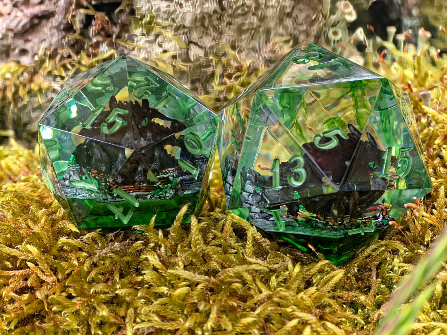 Nachtschatten D20 35mm – Handgemachter Resin Dragon Dice inspiriert von Ohnezahn aus How to Train Your Dragon, Schwarzer Drache Fantasy Würfel