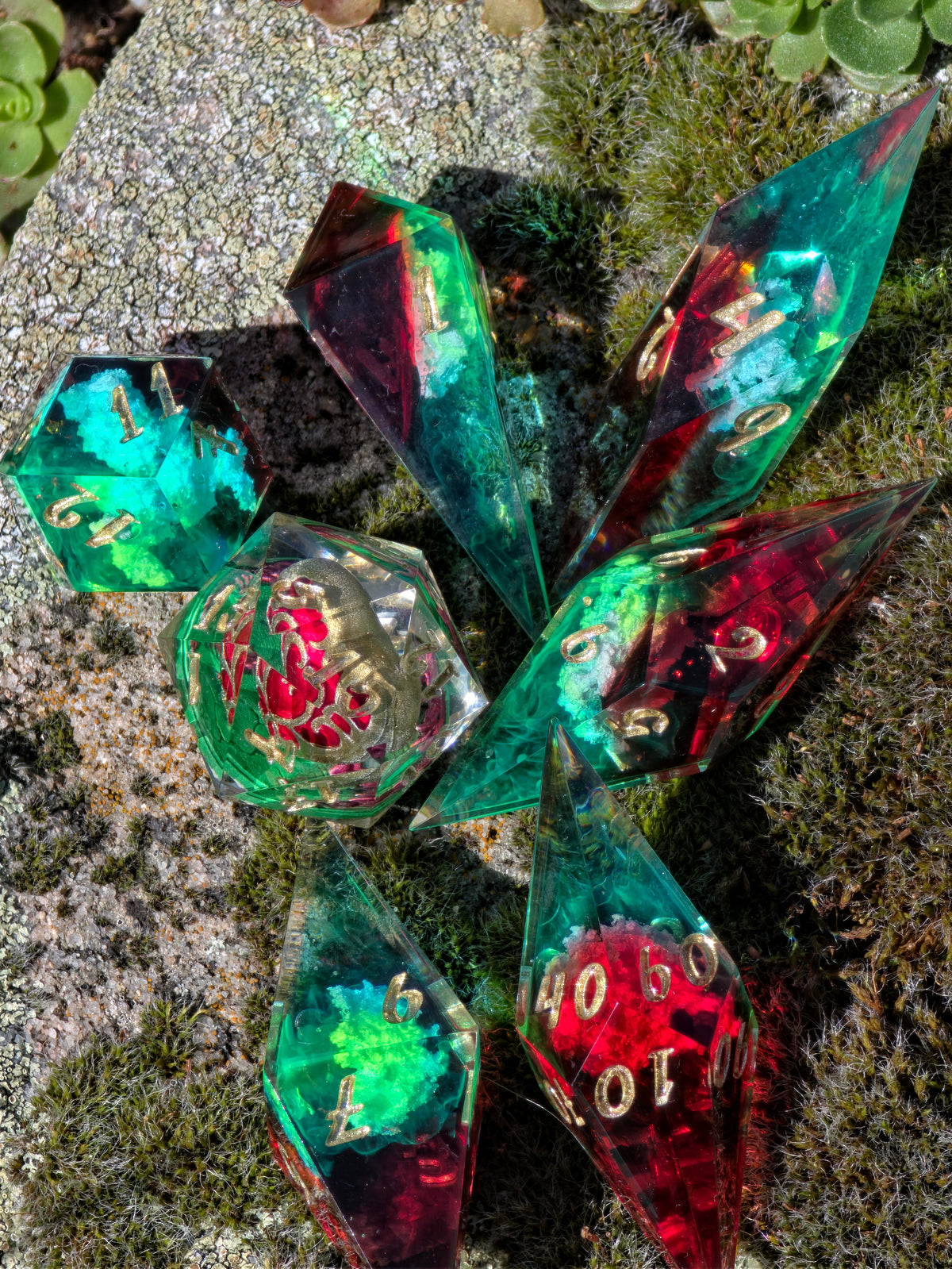 Heart Vessel – Essence of Hyrule Heart Vessel Elongated Würfelset – Zelda Breath of the Wild & Tears of the Kingdom Inspired | 7-teiliges DnD Dice Set mit Herzcontainer & Geoden