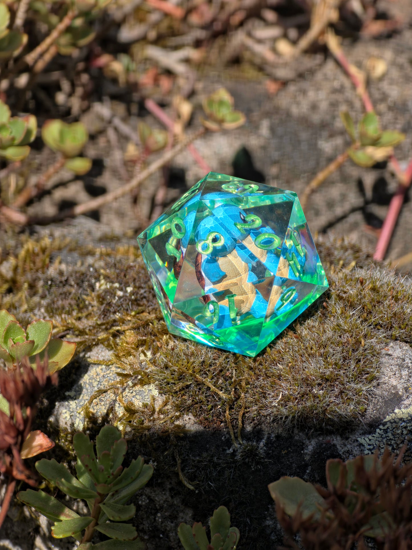 Shiggy – Toxic Lagoon D20 35 mm – Pokémon-inspirierter Resin Würfel in Neon Acid Green | Handgefertigter Chonk DnD Würfel