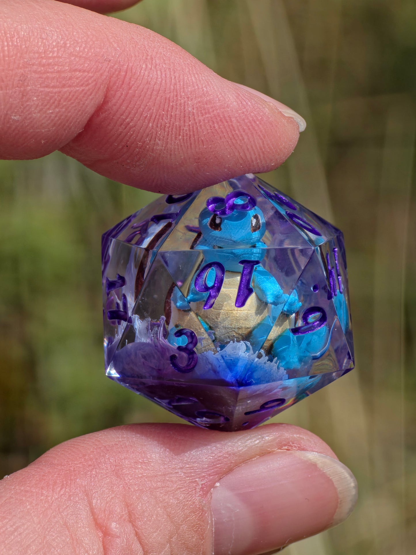 🌟 Shiggy – Ocean Bloom Petri Effekt D20 – Handgefertigter Pokémon-inspirierter Resin Würfel | Standardgröße | TTRPG Sammlerstück