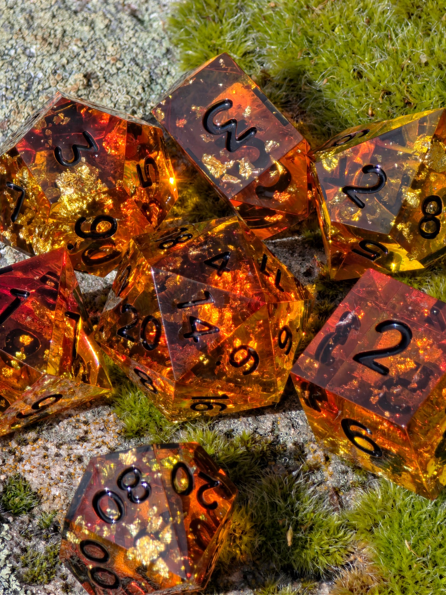 Honey Amber Dice Set – Golden Resin DnD Dice, Warm Honey Glow, Sharp Edge TTRPG Dice, Handmade Fantasy Dice Set, Bernstein Dice