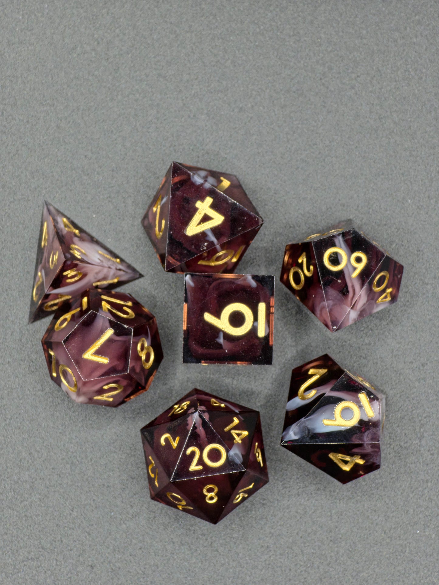 Polyedrisches Würfelset „Espresso Cream Nebula“ – Handgemachte Resinwürfel dunkelbraun-bordeaux mit Cloud Effekt | DnD Dice Set TTRPG